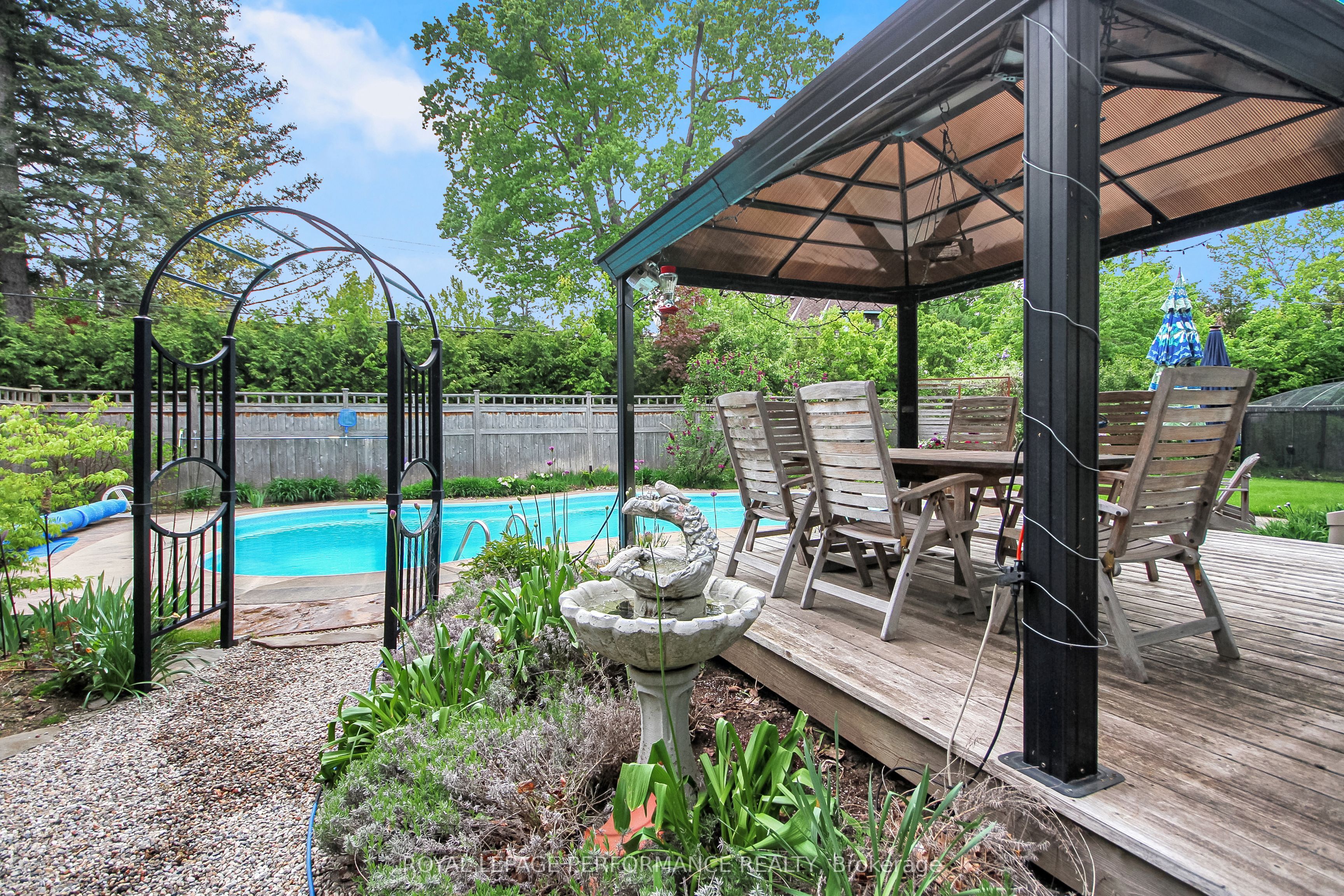 550 Piccadilly Avenue Property Photo 37