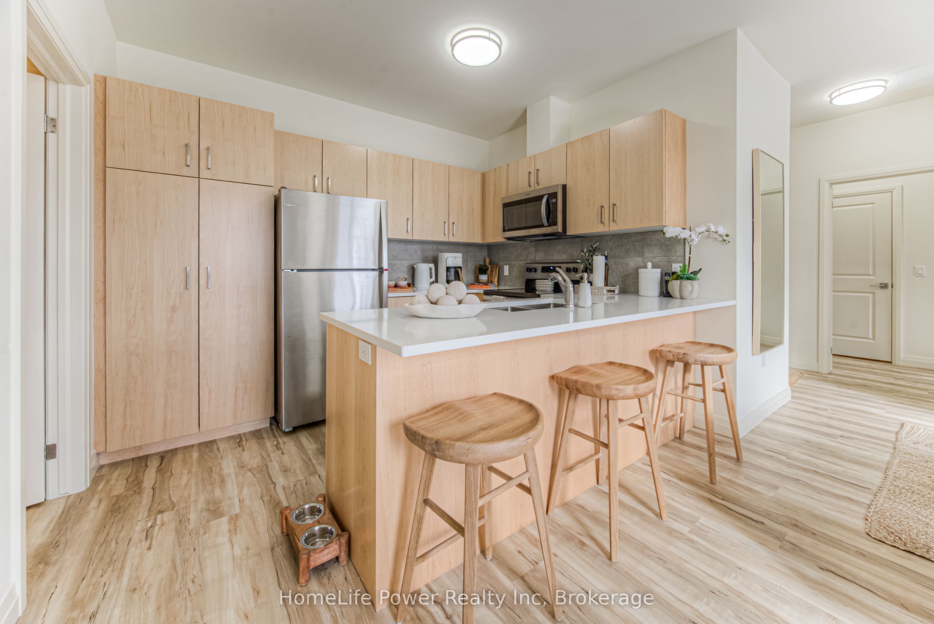 #g1 - 301 Westmount Road Property Photo 7