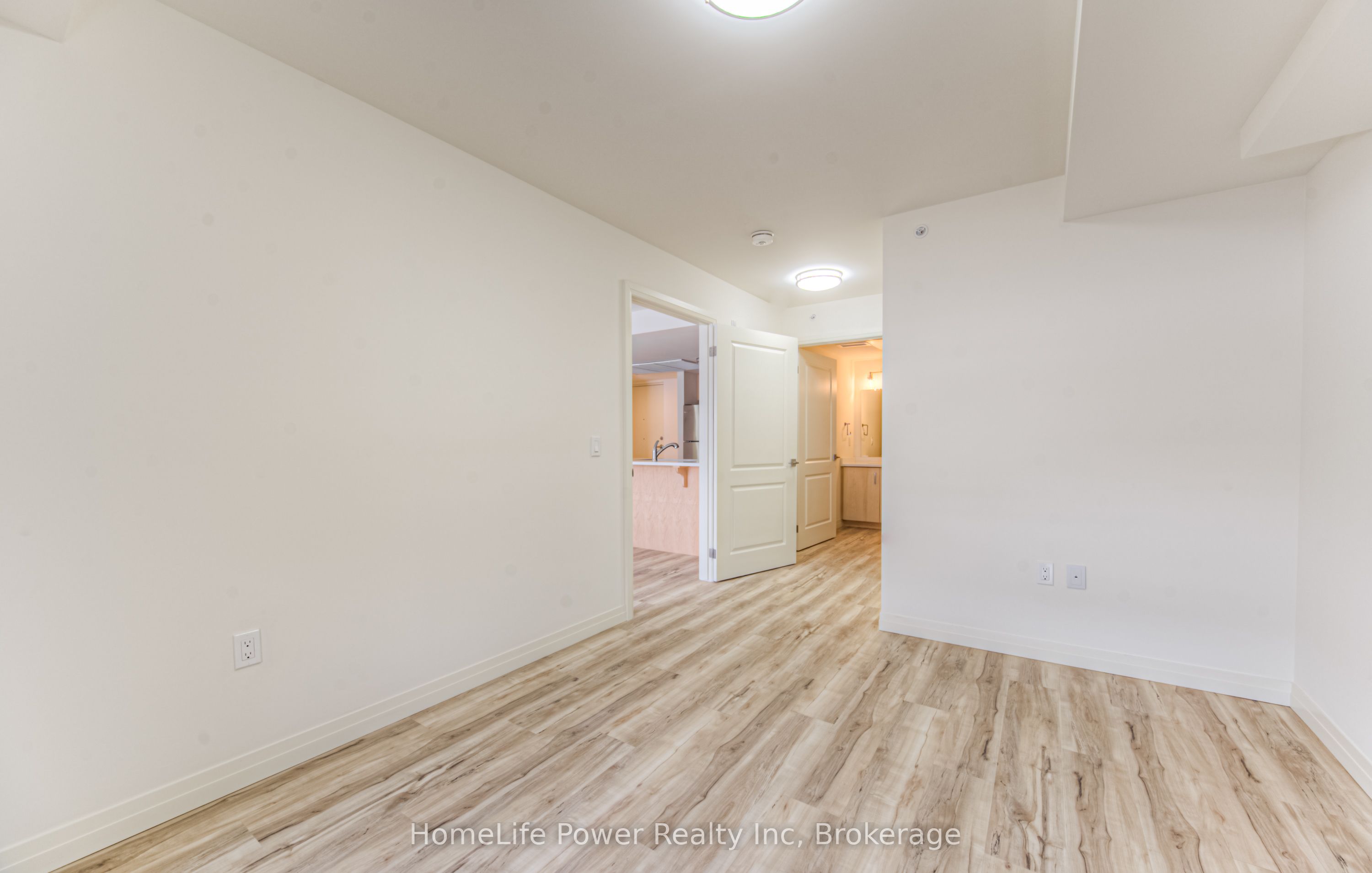 #g1 - 301 Westmount Road Property Photo 13