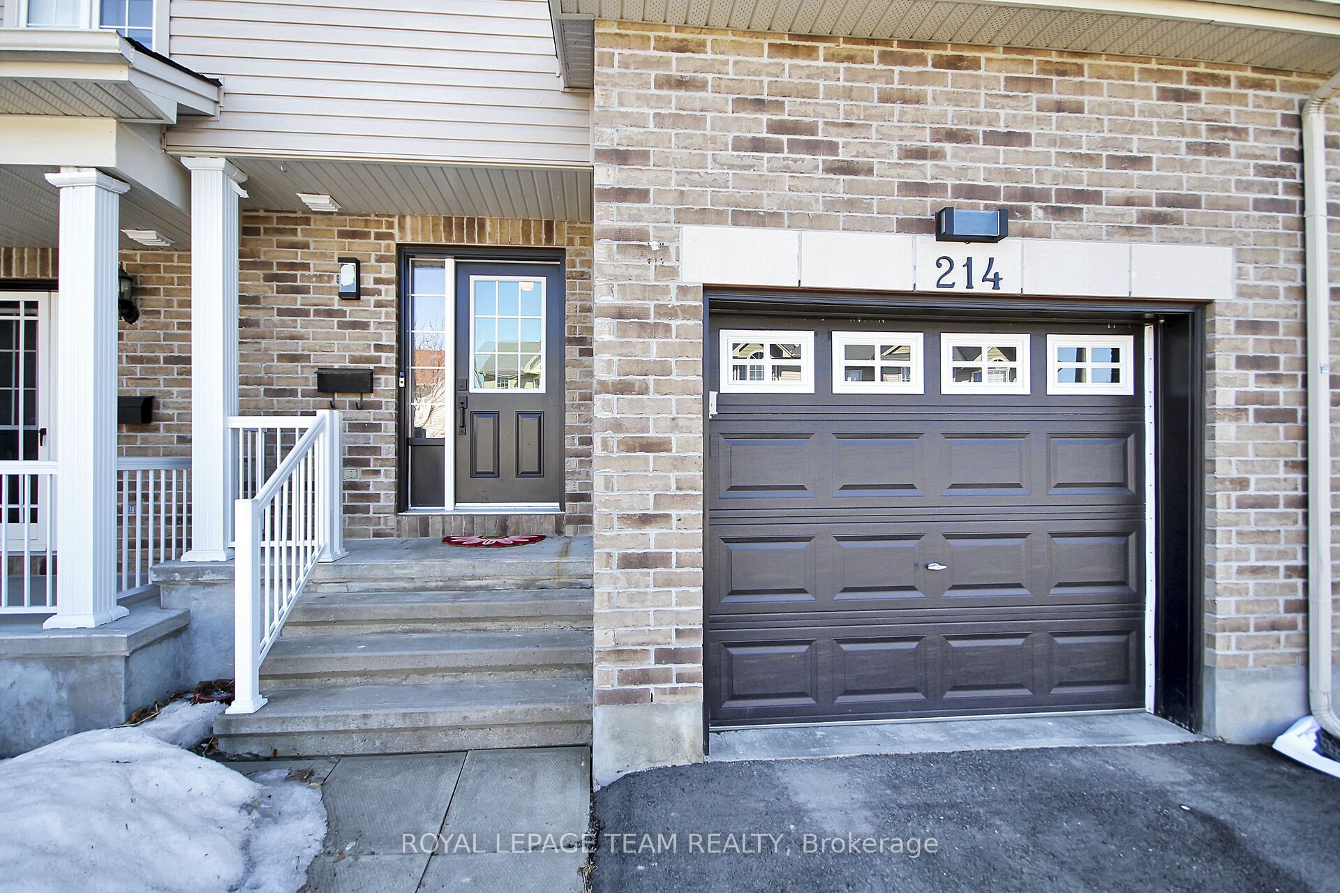 214 Cityview Crescent Property Photo