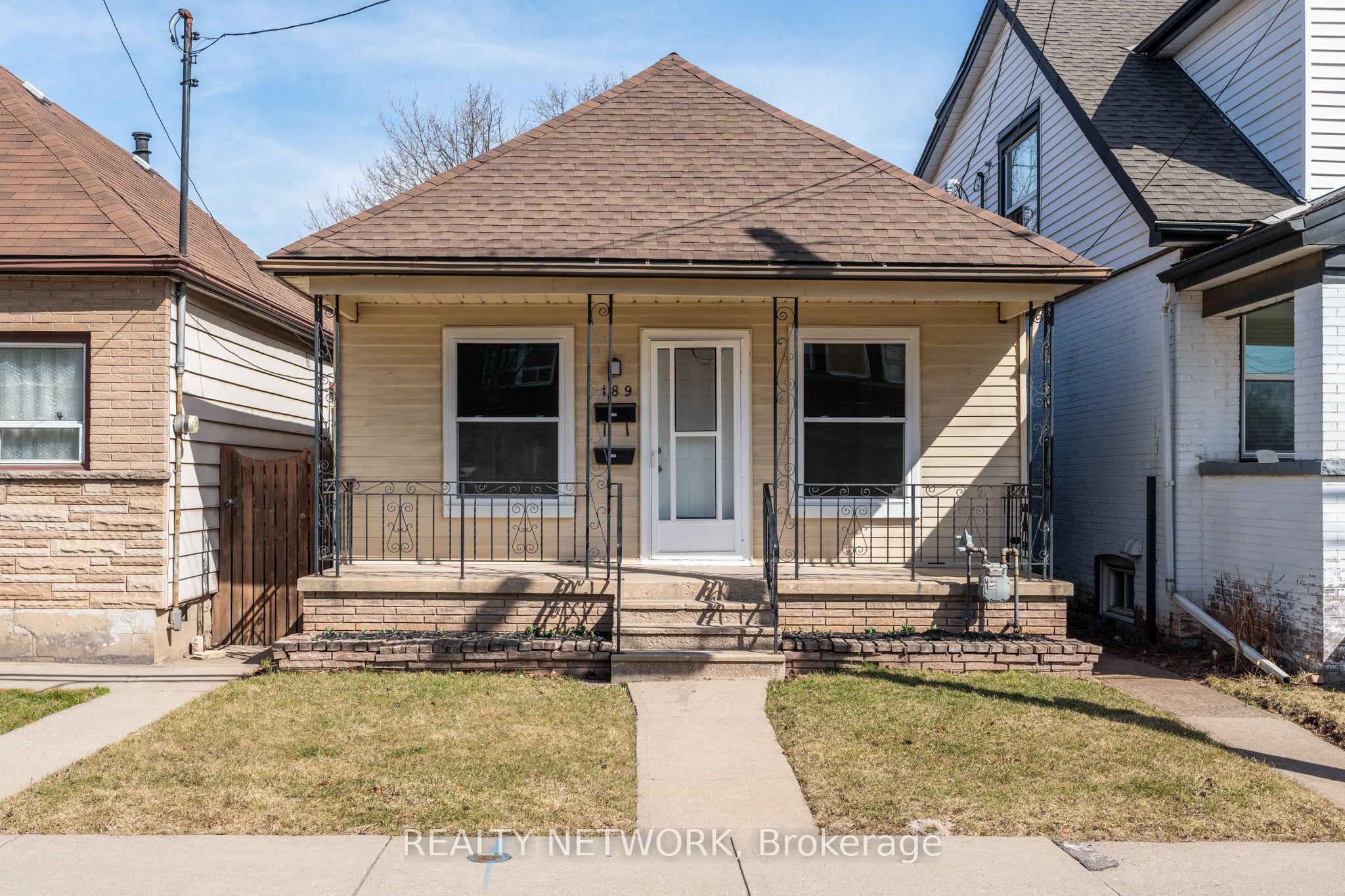 189 Britannia Ave Property Photo 4