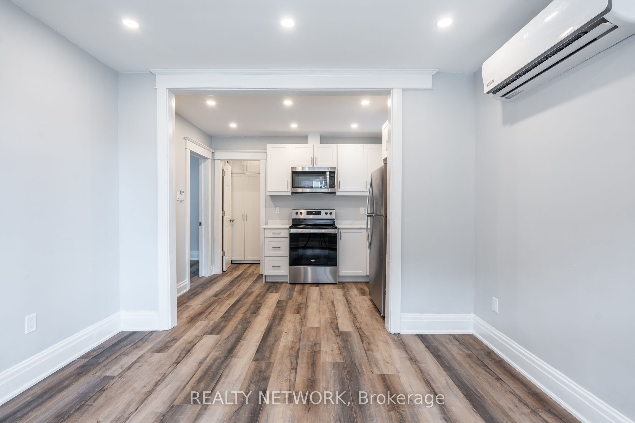 189 Britannia Ave Property Photo 6