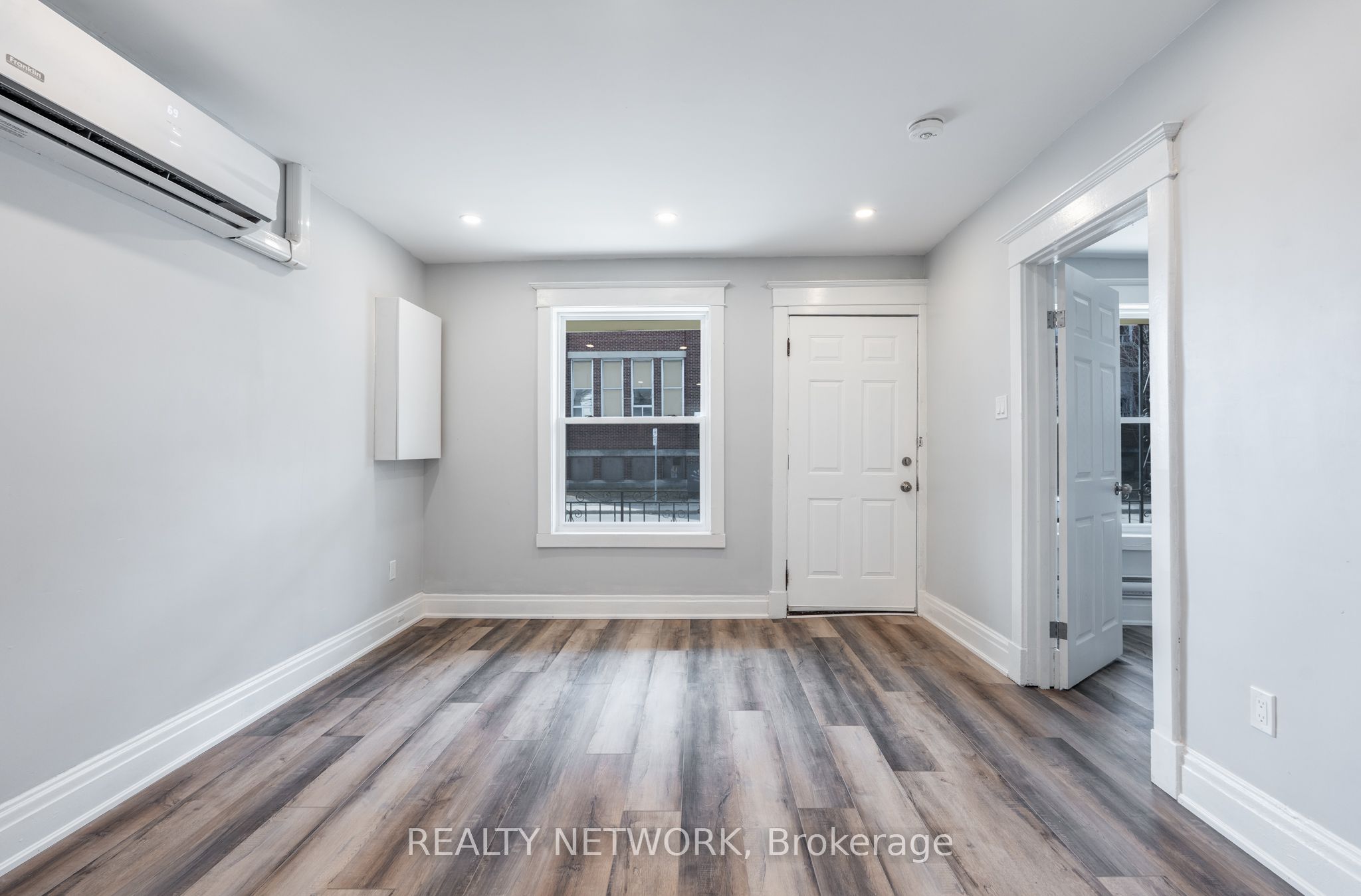 189 Britannia Ave Property Photo 8