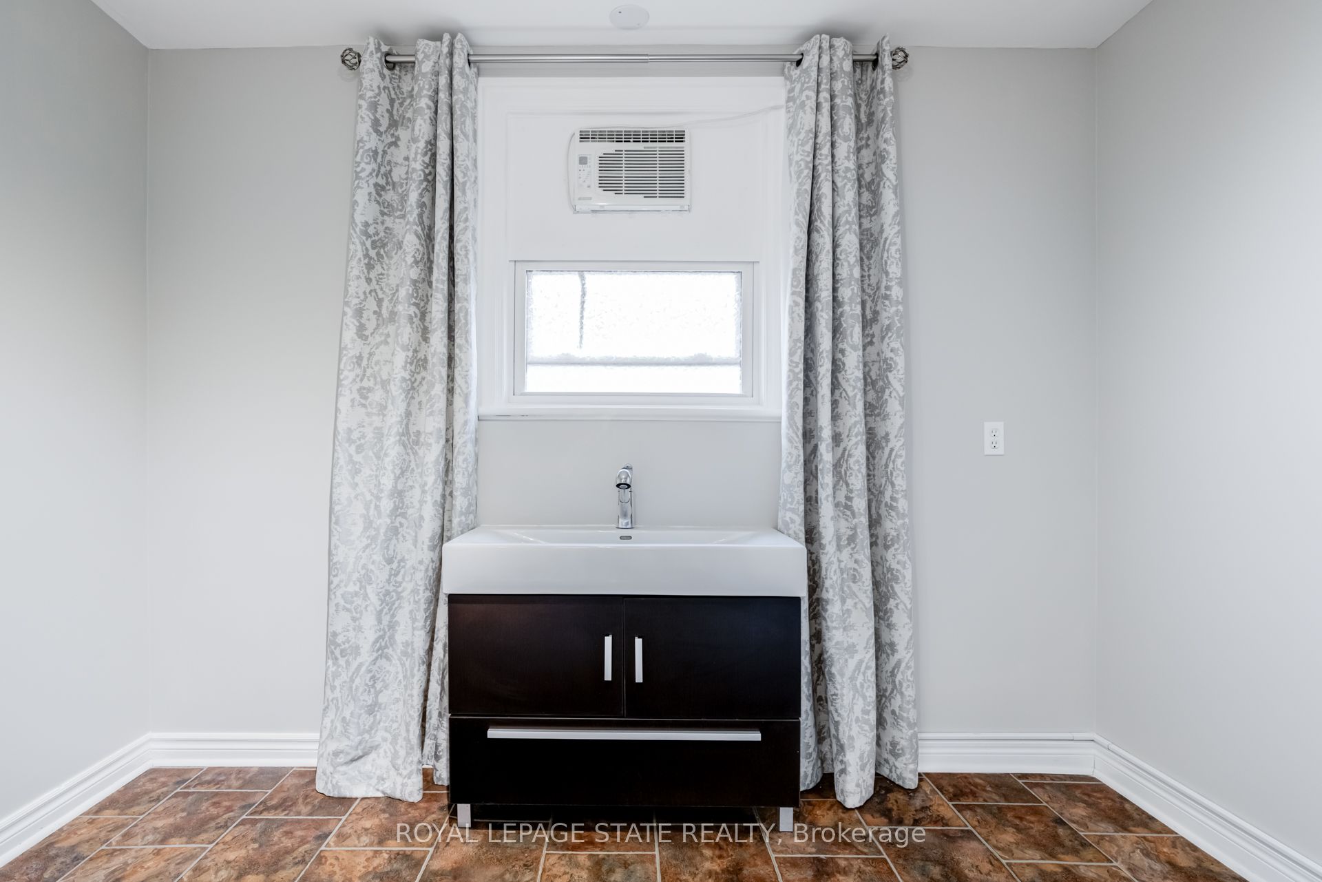 15 Empress Avenue Property Photo 11