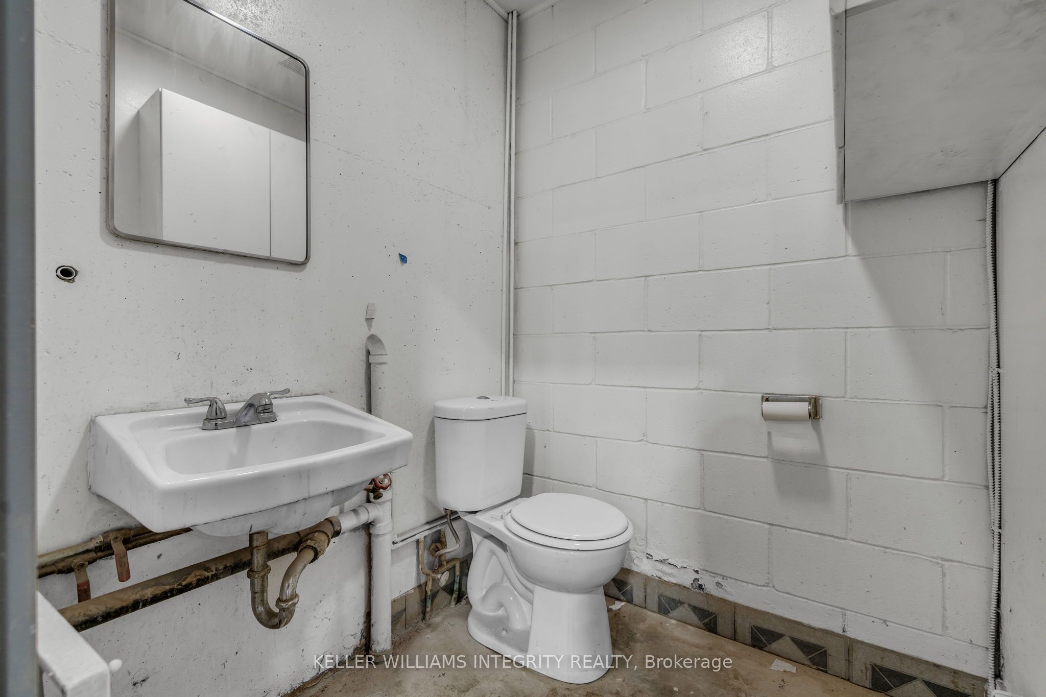 #11 - 2655 Blackwell Street Property Photo 4