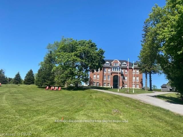 #401 - 1354 Youngs Point Road Property Photo