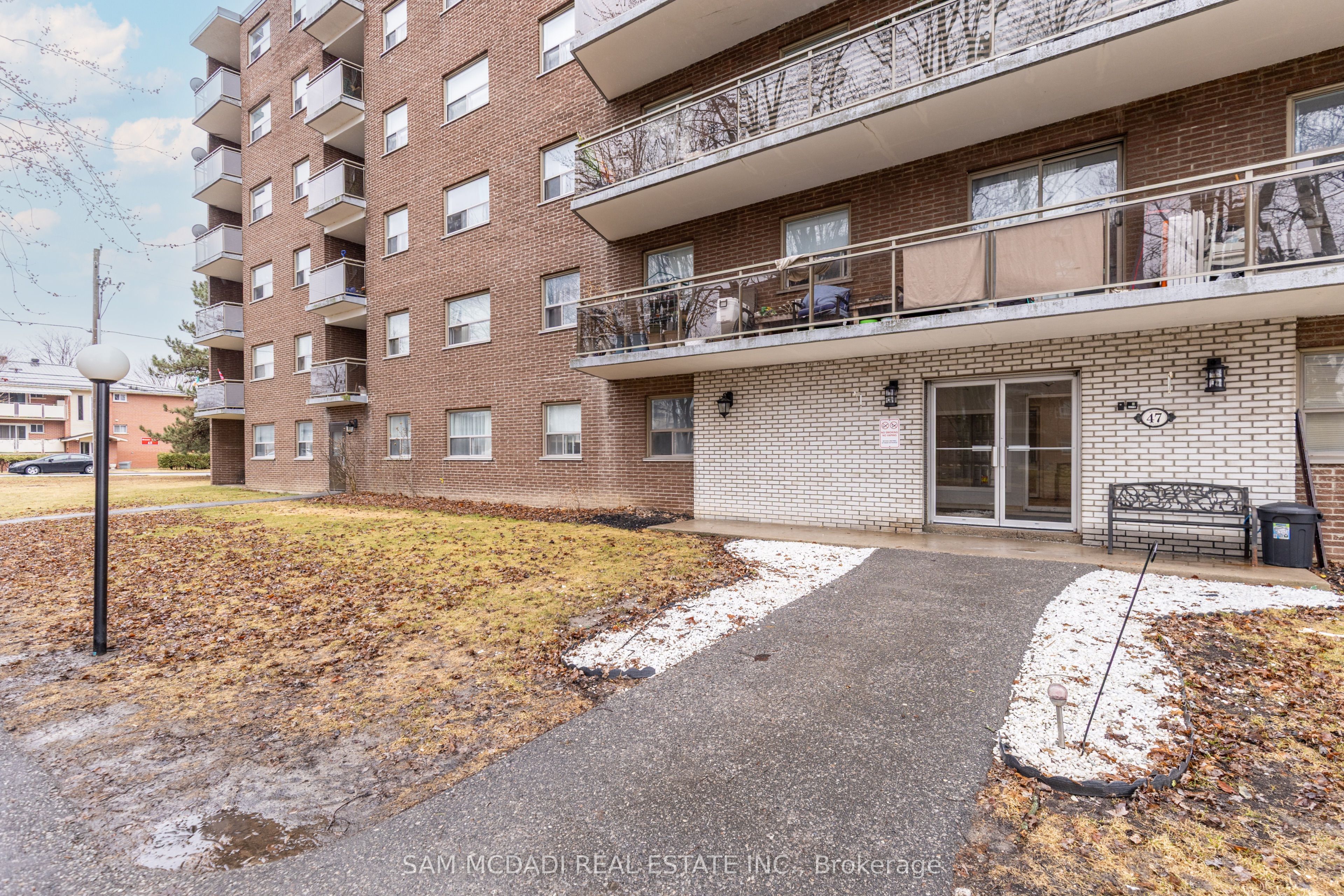 #204 - 47 Munroe Street Property Photo 5