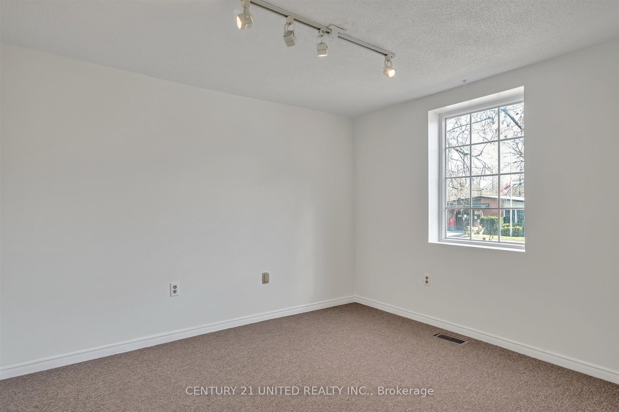 4272 Highway 7 Property Photo 11
