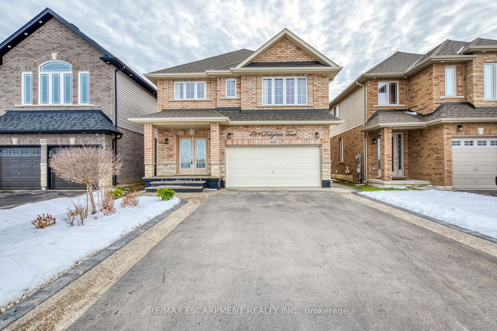 428 Dalgleish Trail Property Photo 1