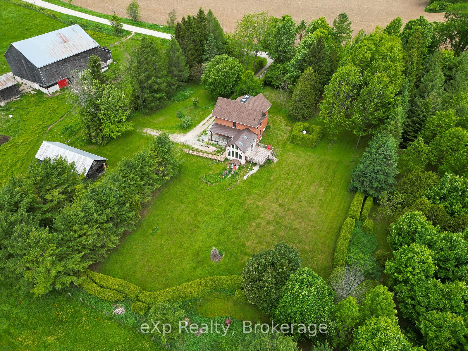 845064 Deviation Road Property Photo 1
