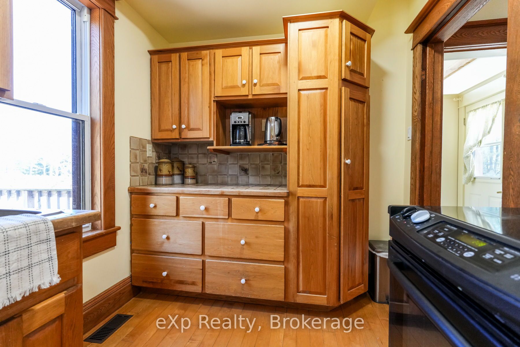 845064 Deviation Road Property Photo 17