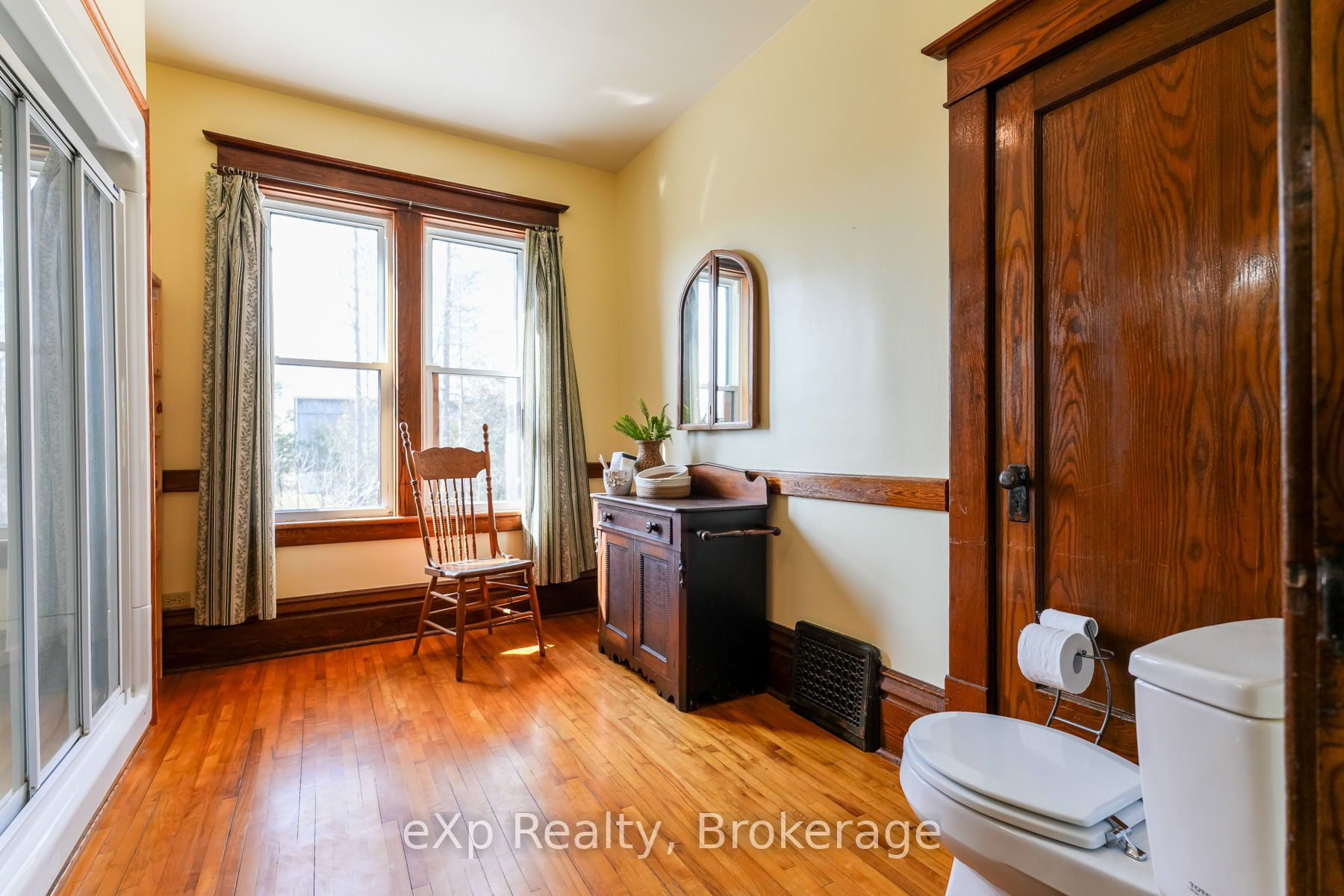 845064 Deviation Road Property Photo 25