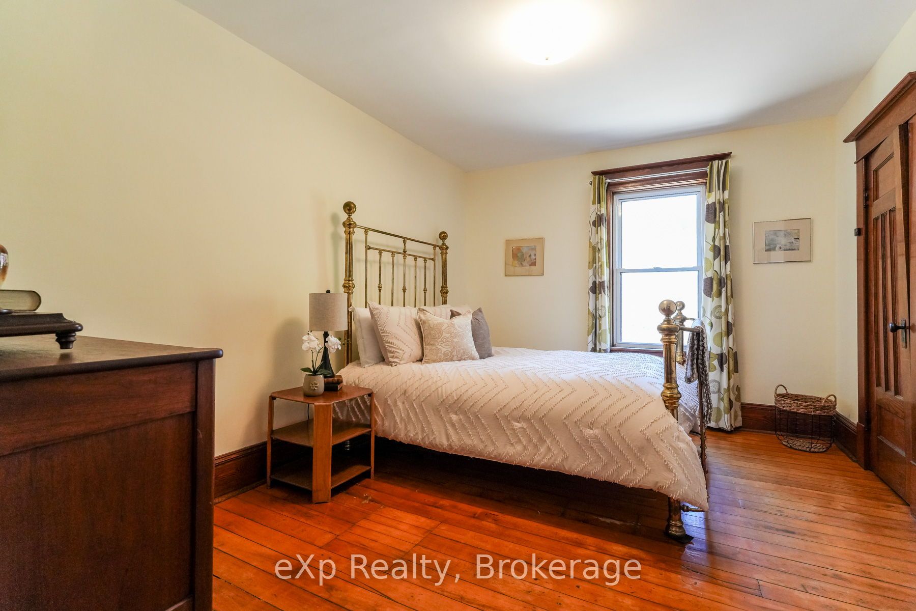 845064 Deviation Road Property Photo 32