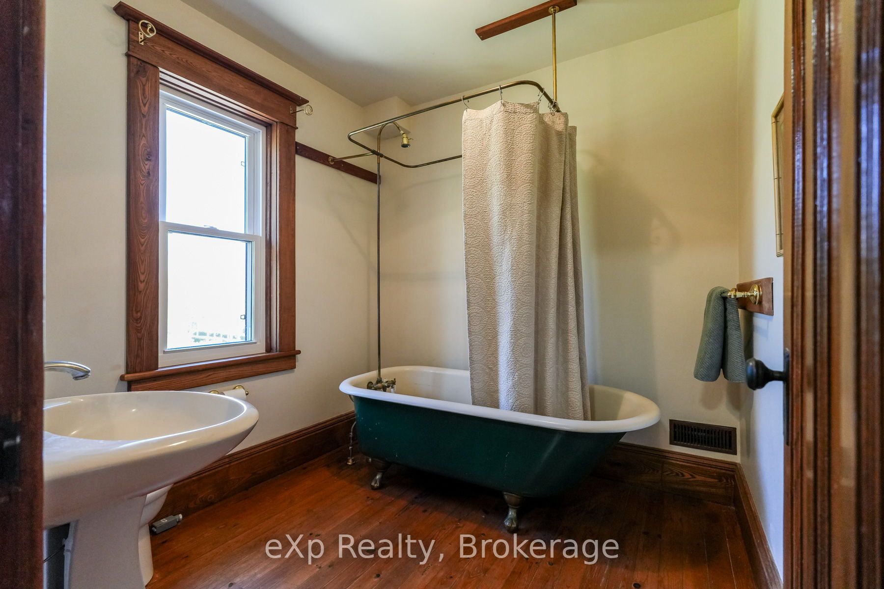 845064 Deviation Road Property Photo 34