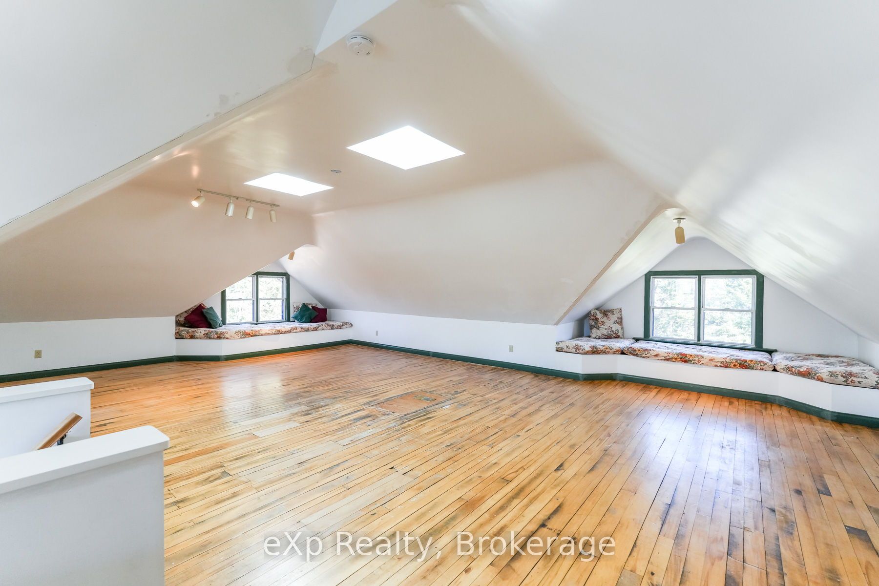 845064 Deviation Road Property Photo 36
