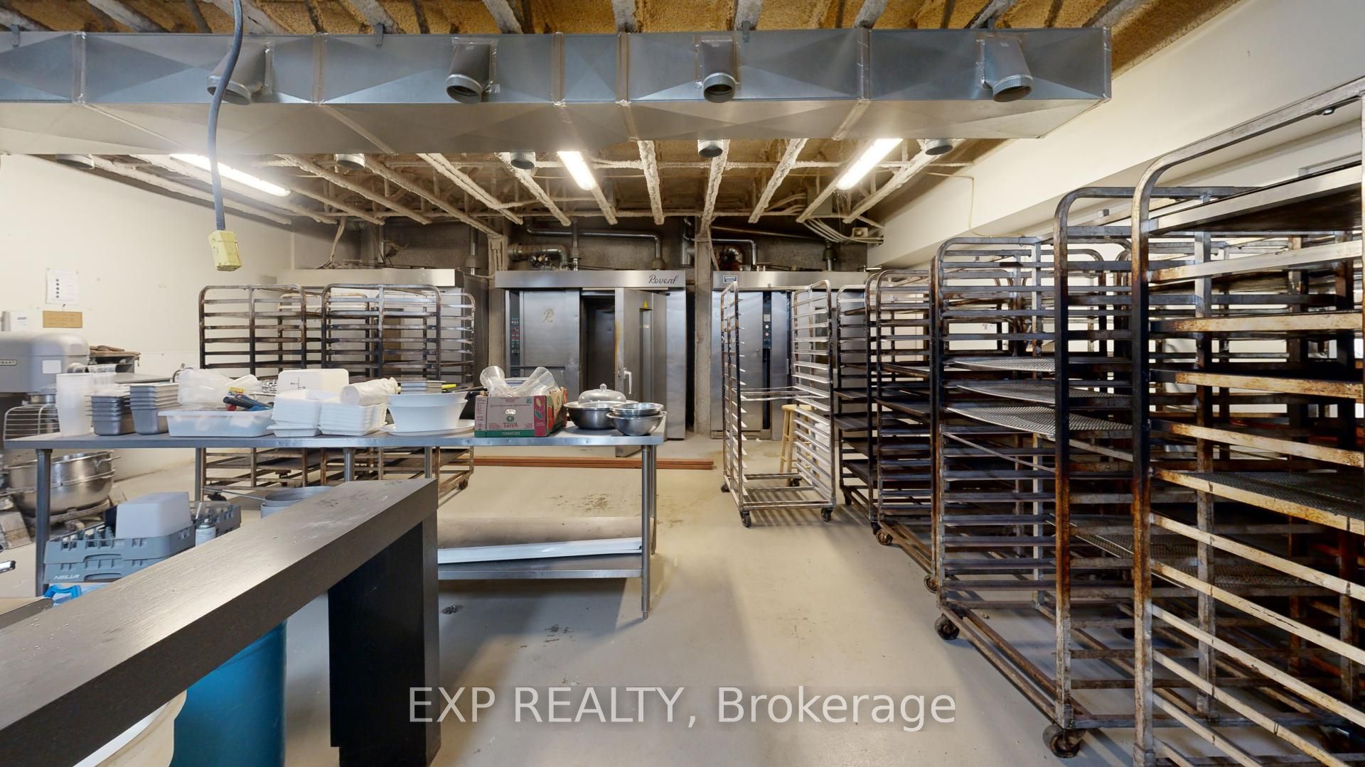 #lower - 222 Wellington Street Property Photo 6
