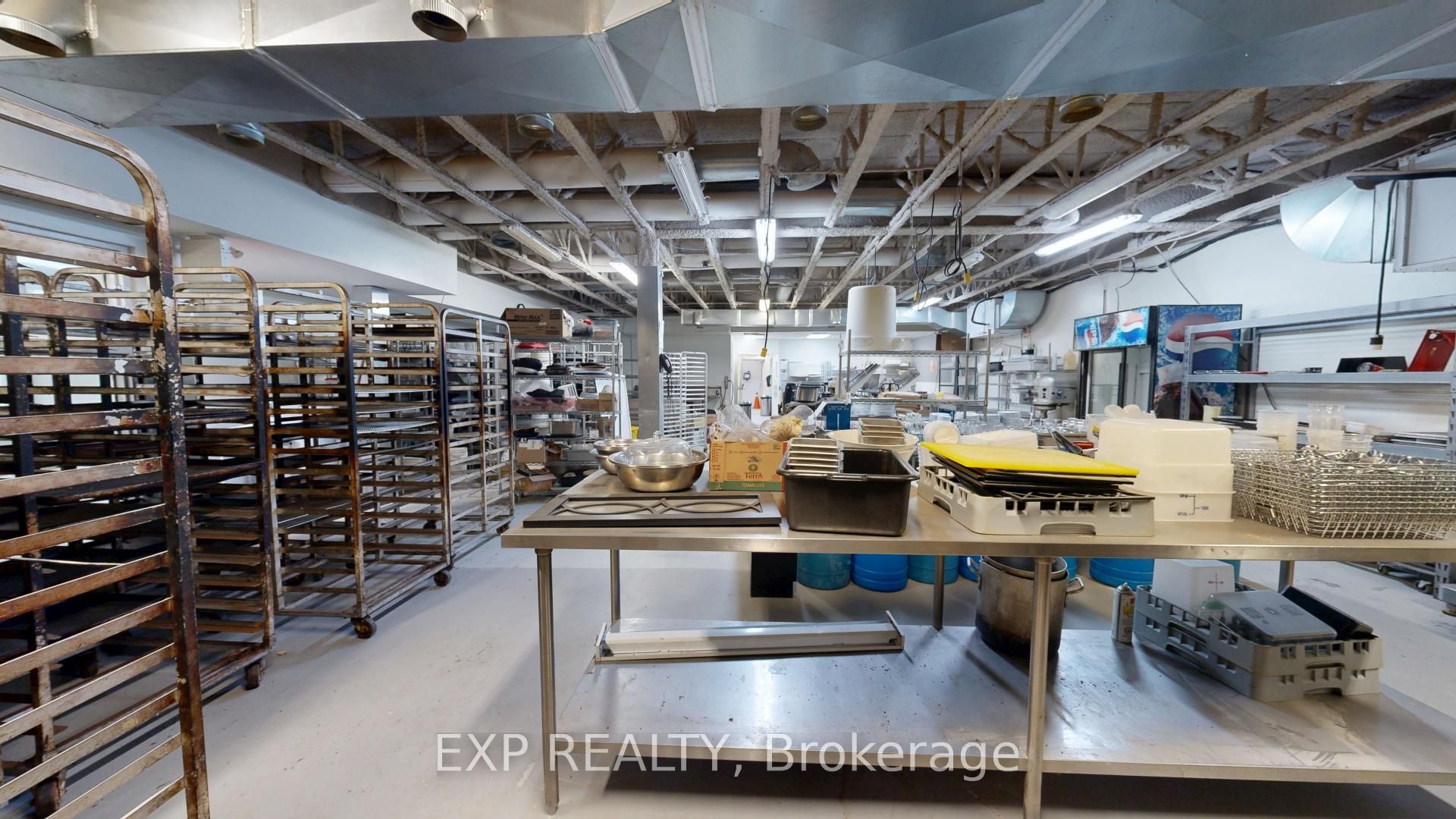 #lower - 222 Wellington Street Property Photo 8
