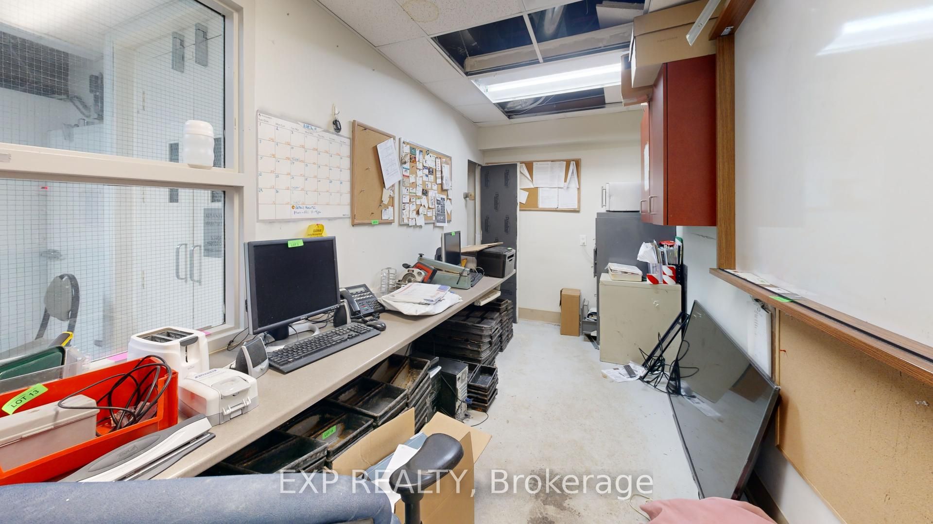 #lower - 222 Wellington Street Property Photo 9