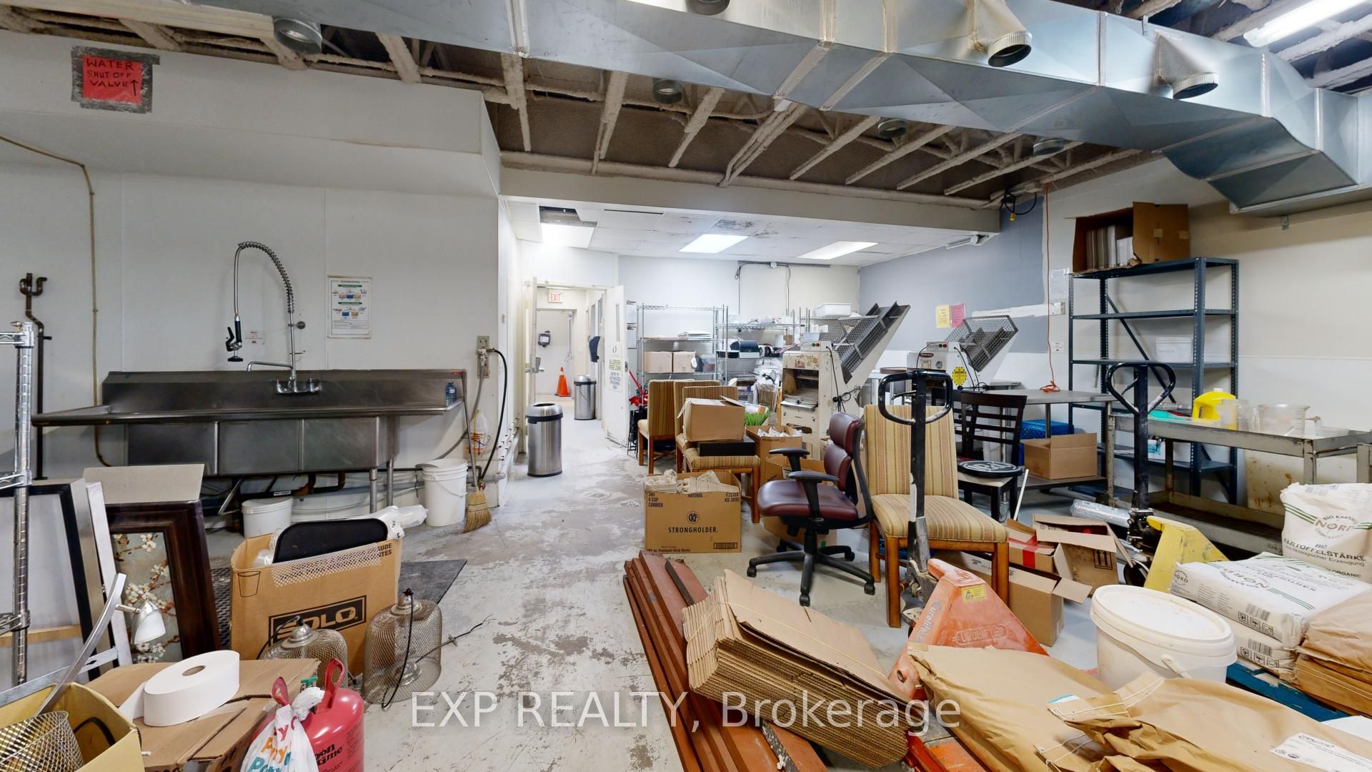#lower - 222 Wellington Street Property Photo 10