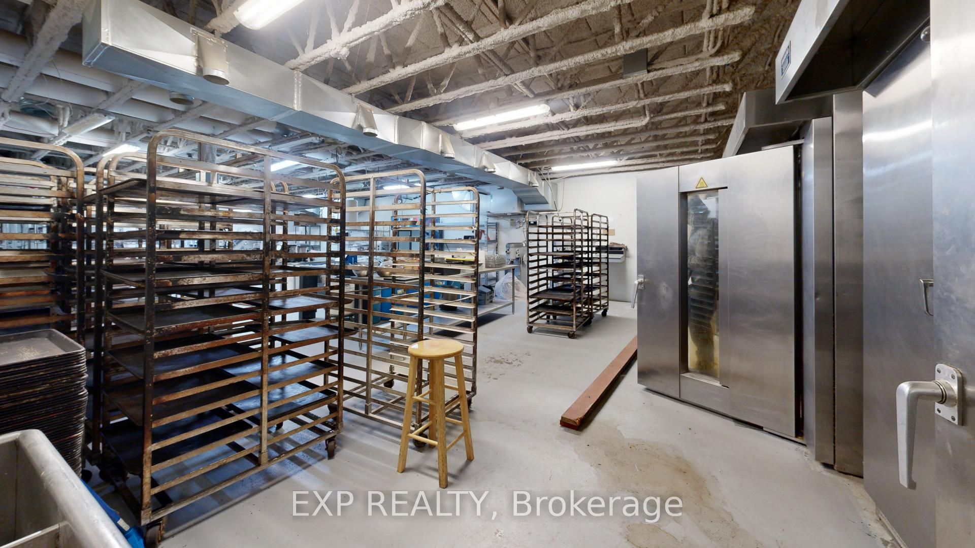 #lower - 222 Wellington Street Property Photo 11
