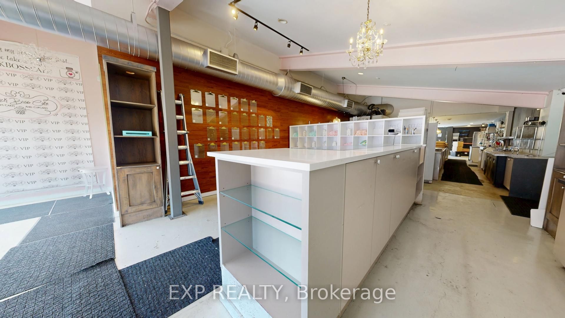 #102 - 222 Wellington Street Property Photo 10
