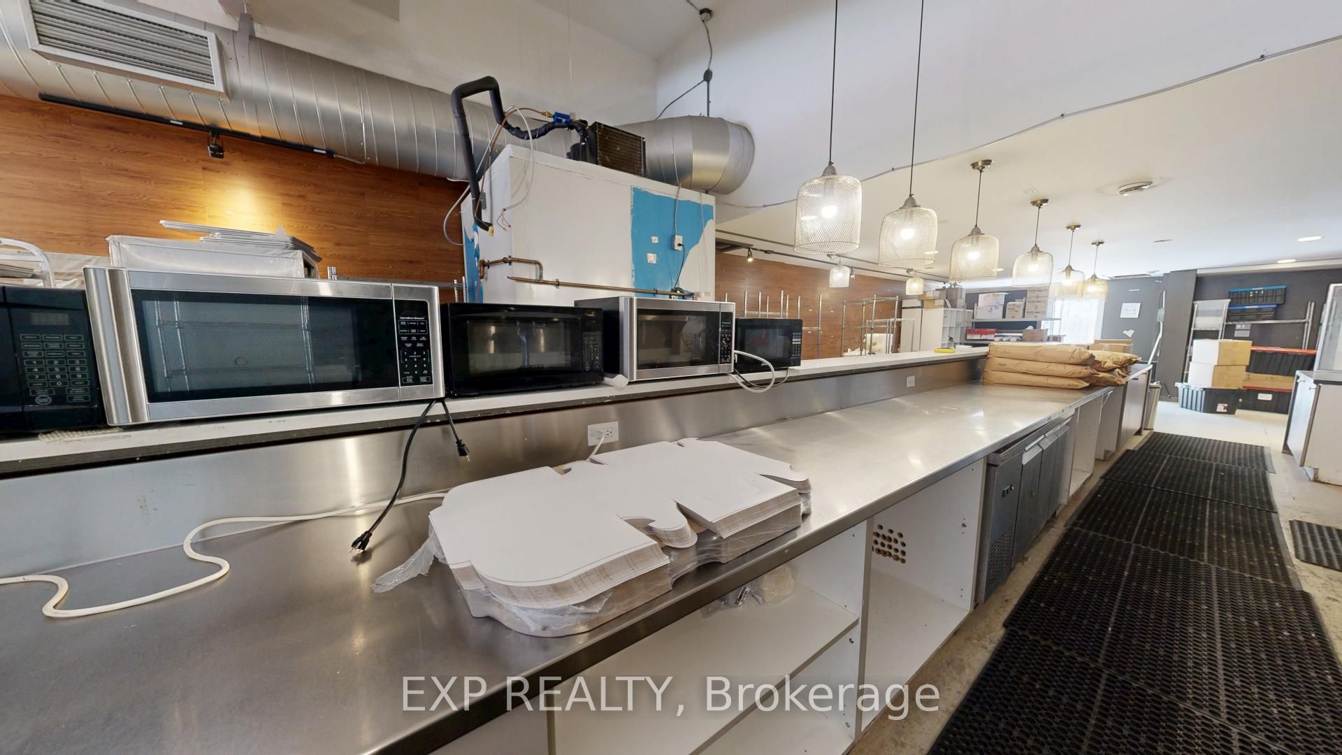 #102 - 222 Wellington Street Property Photo 12