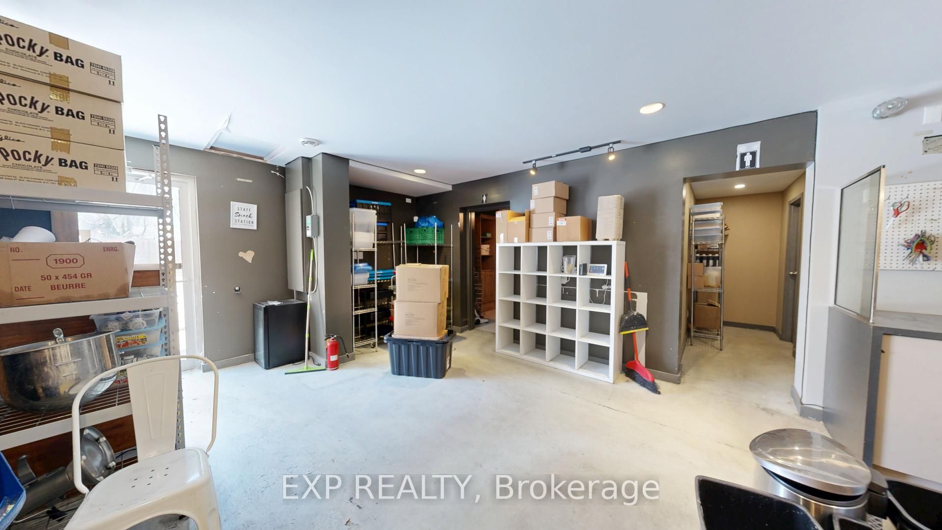 #102 - 222 Wellington Street Property Photo 17