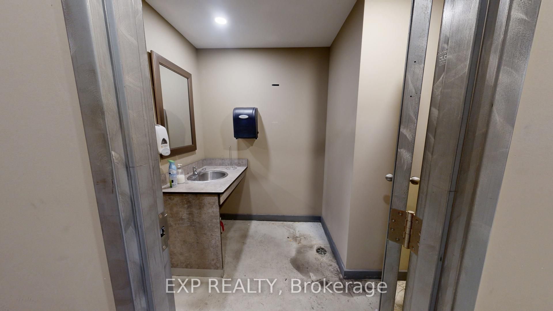 #102 - 222 Wellington Street Property Photo 20