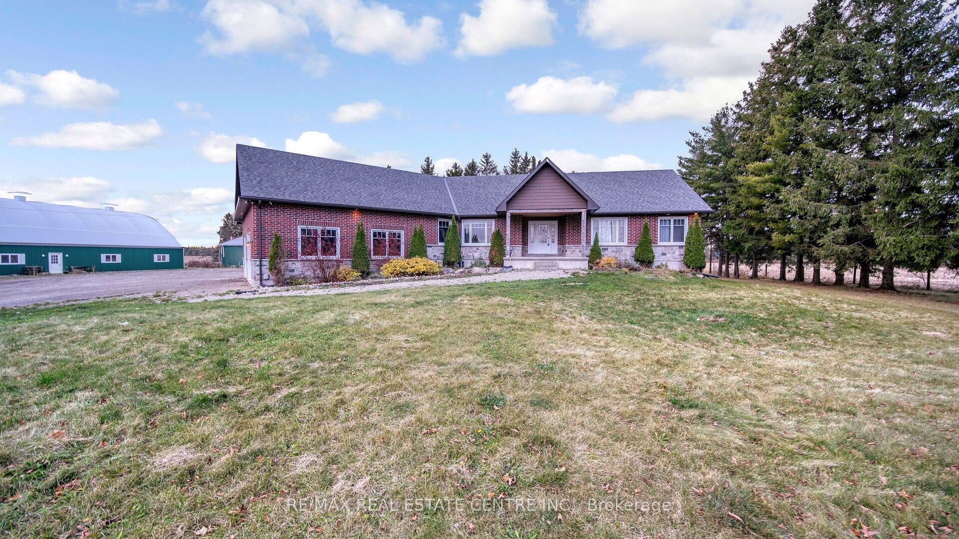 294288 8th Line Property Photo