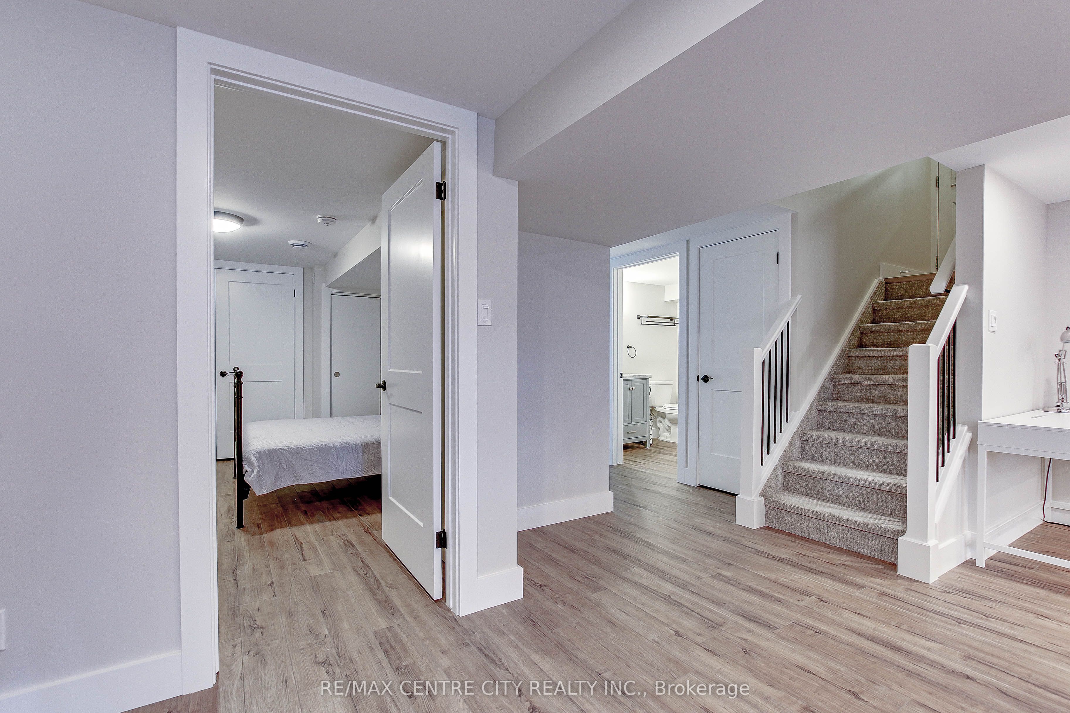329 Smith Street Lower Property Photo 3