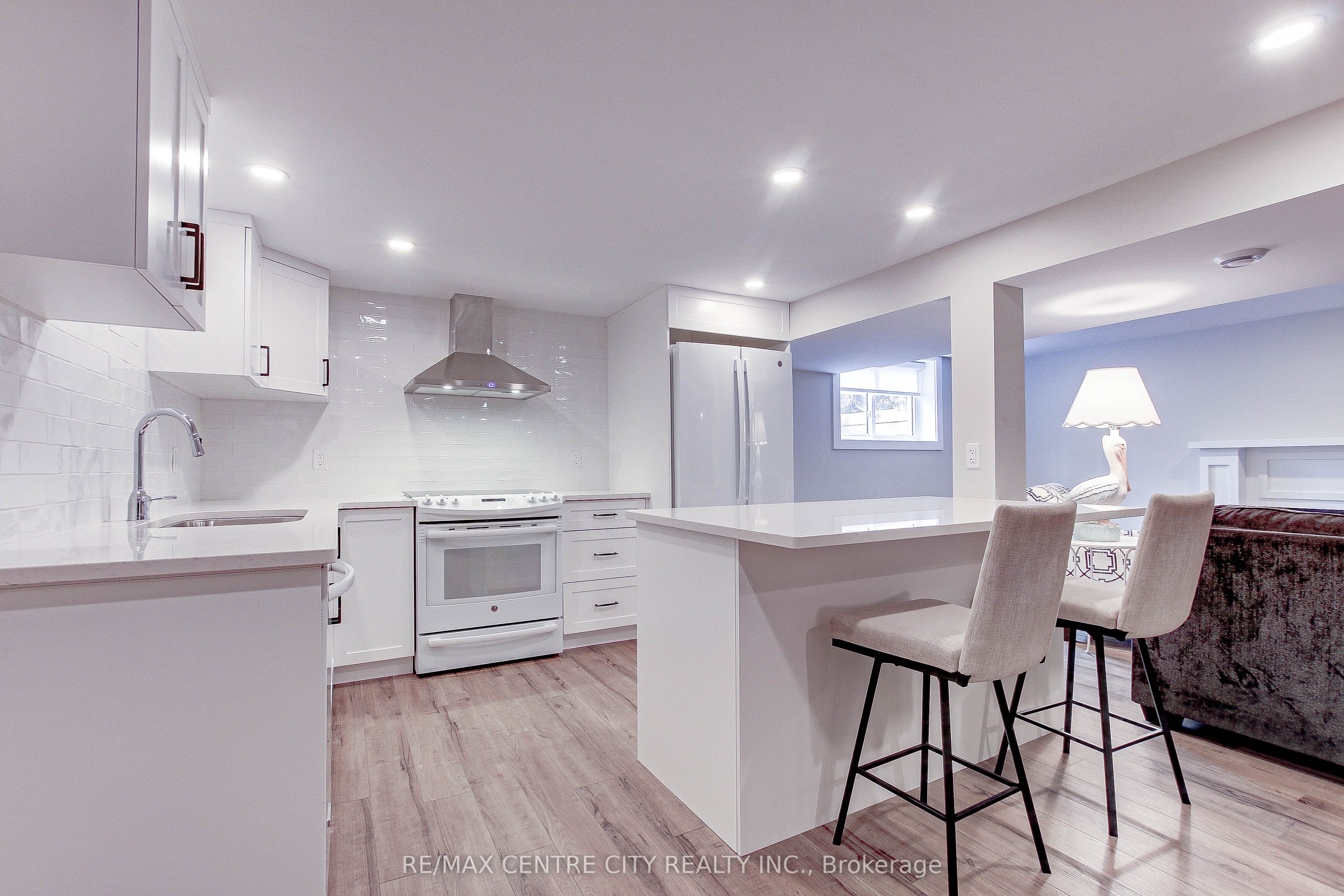329 Smith Street Lower Property Photo 6