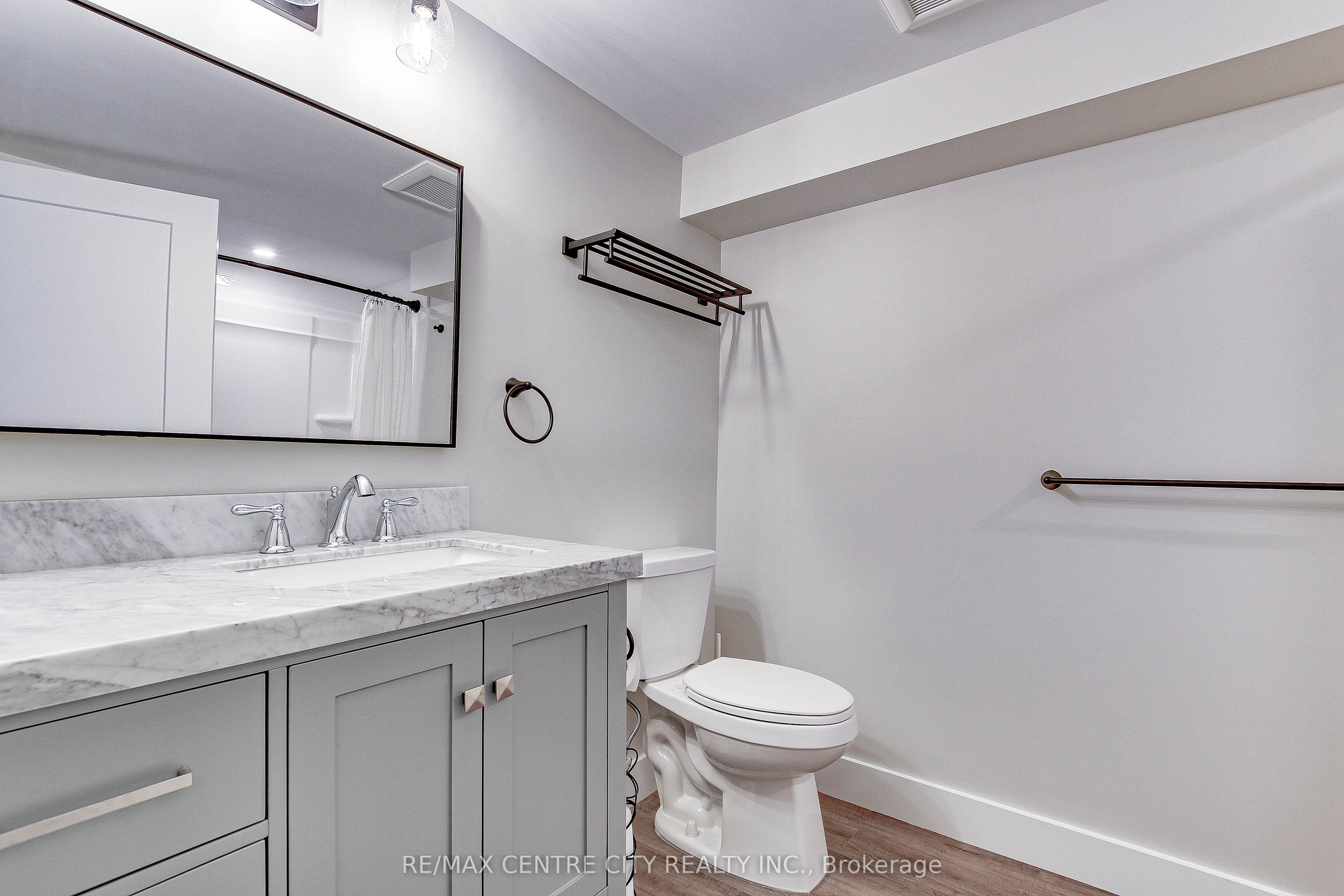 329 Smith Street Lower Property Photo 12