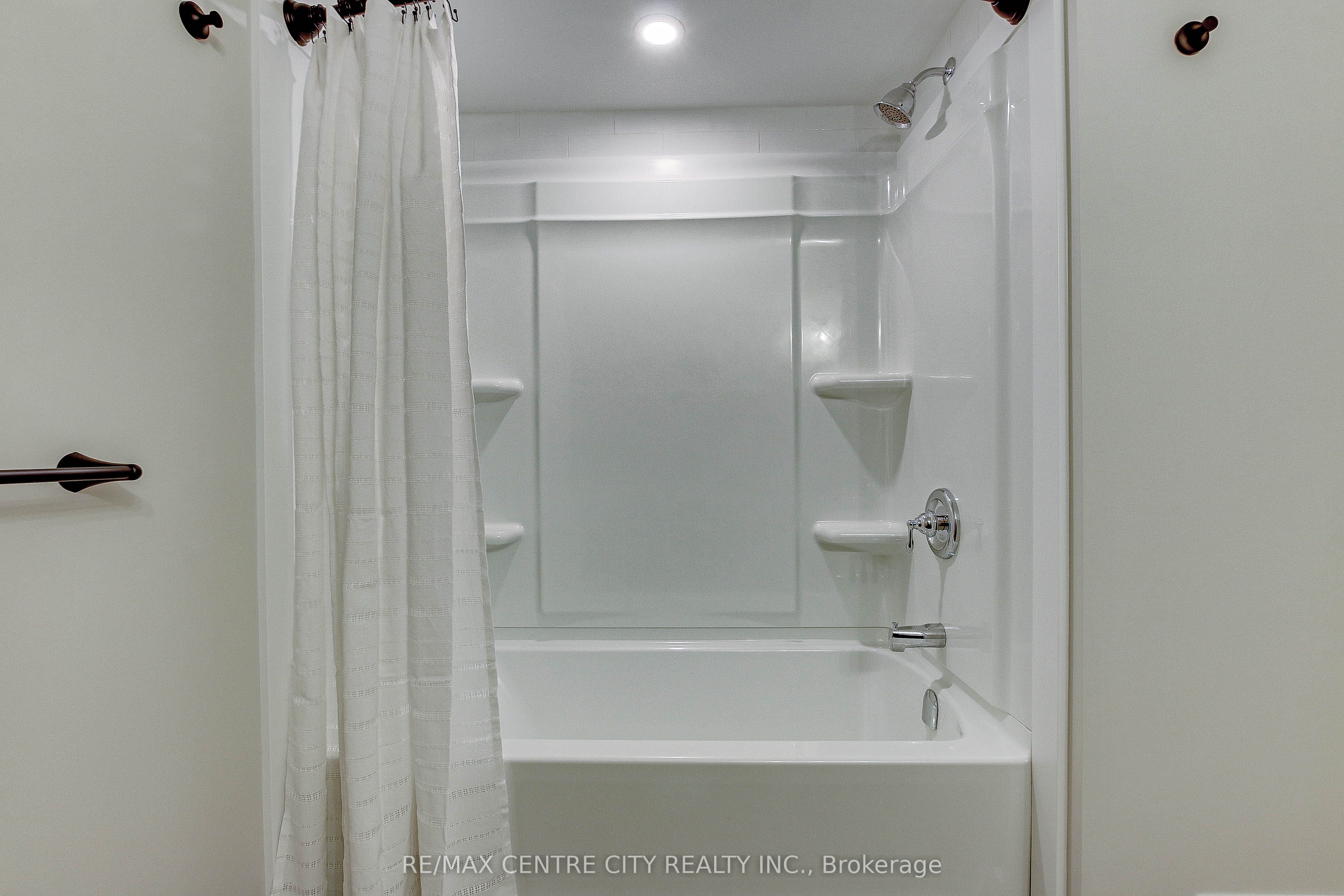 329 Smith Street Lower Property Photo 13