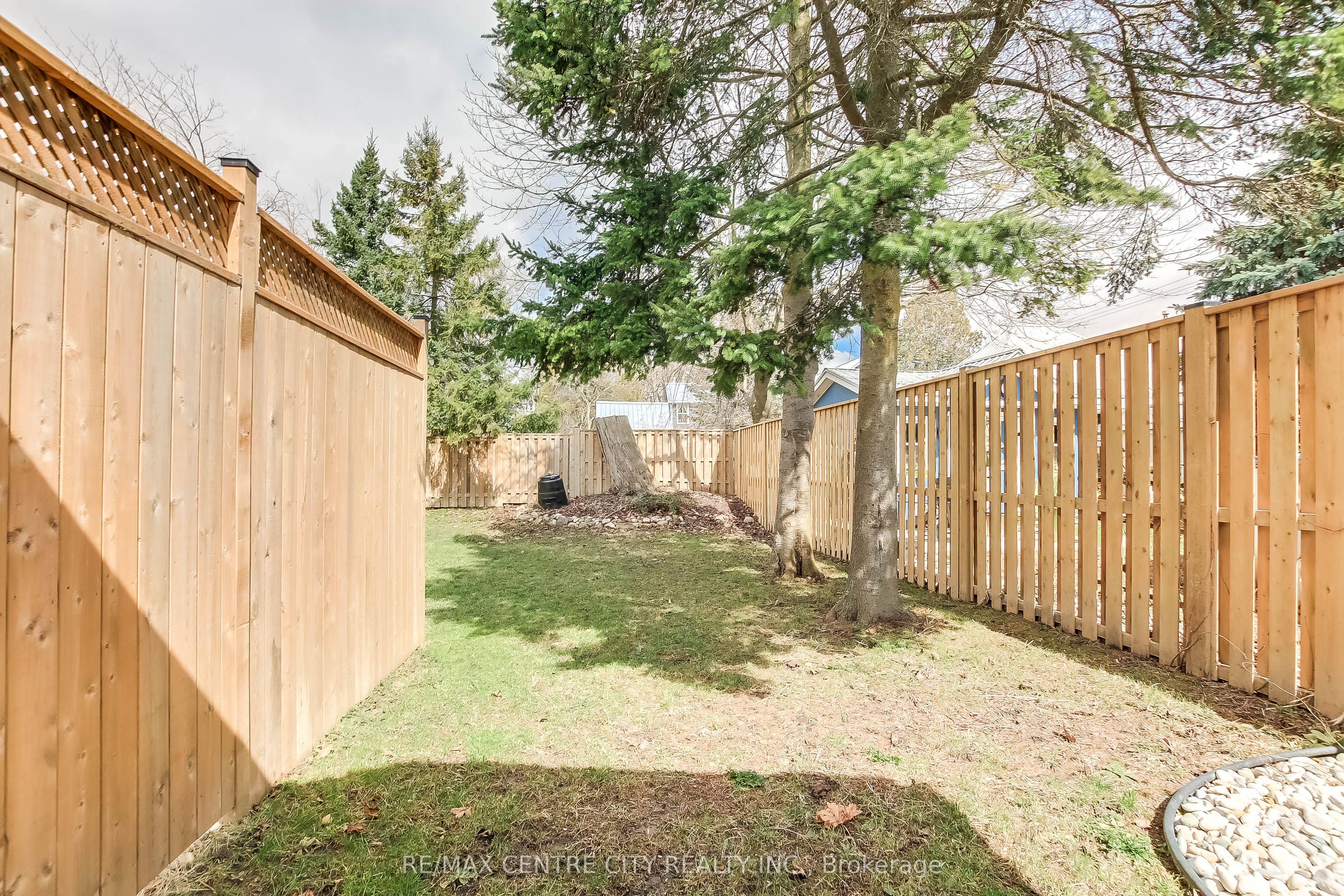 329 Smith Street Lower Property Photo 16