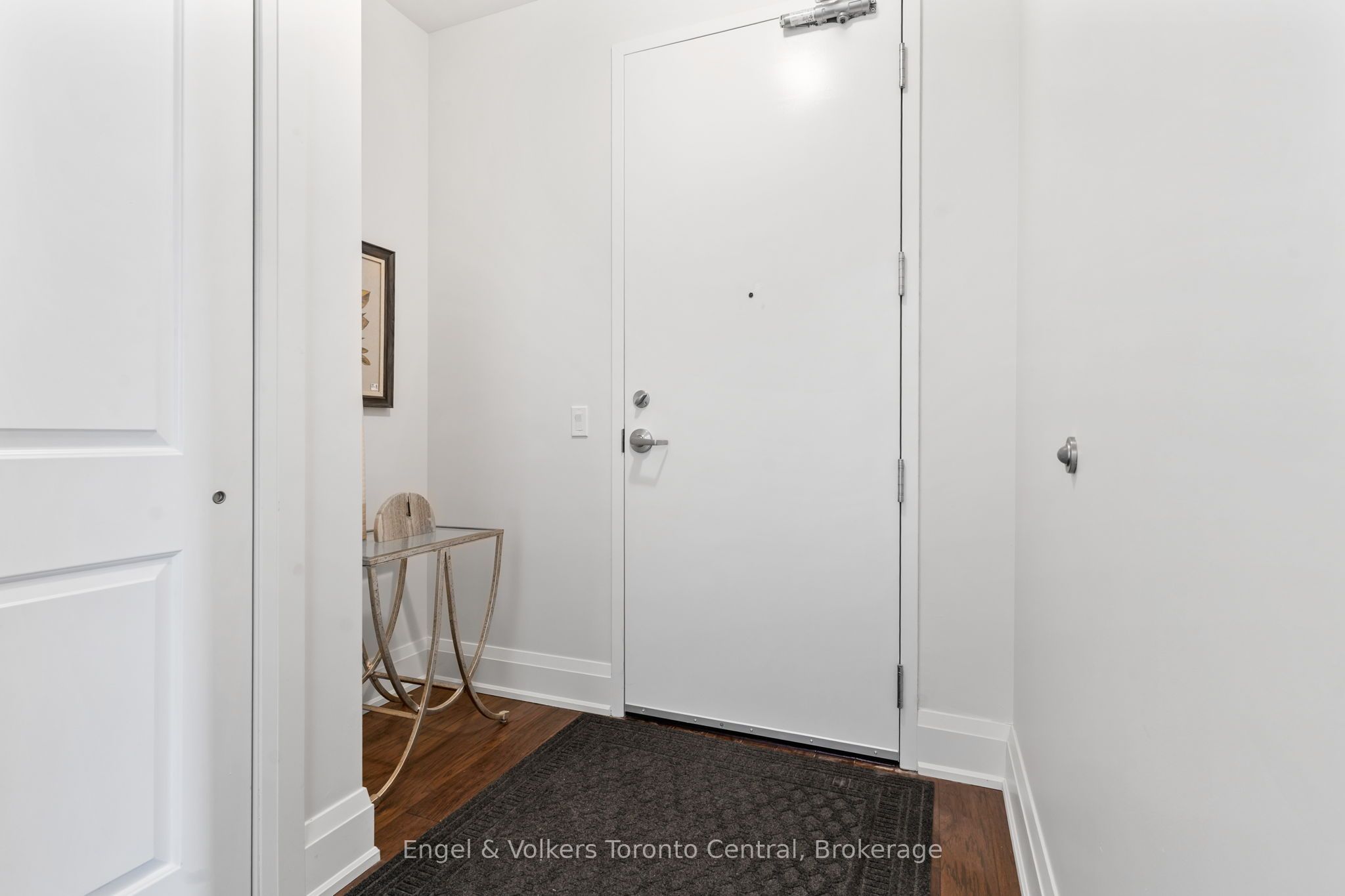 80 9th Street E 404 Property Photo 5