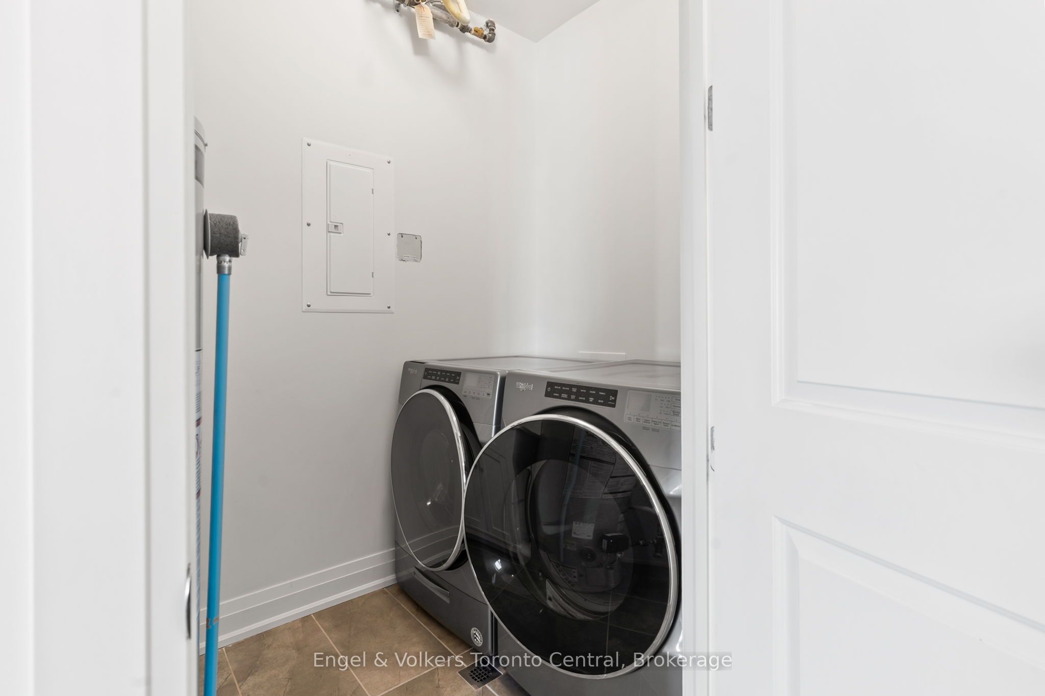80 9th Street E 404 Property Photo 10