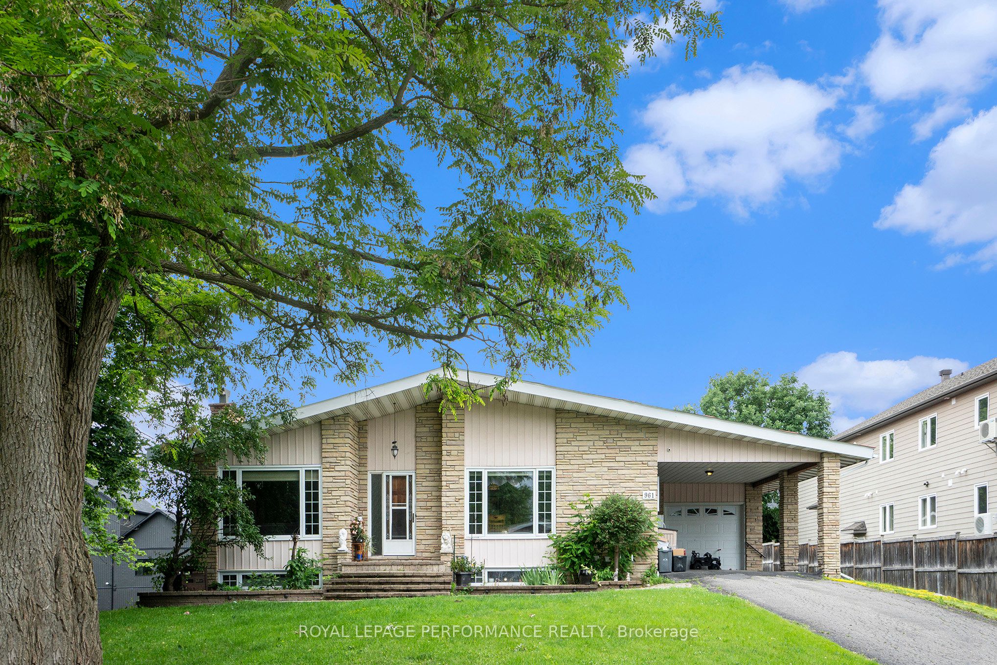 961 Notre-dame Street Property Photo