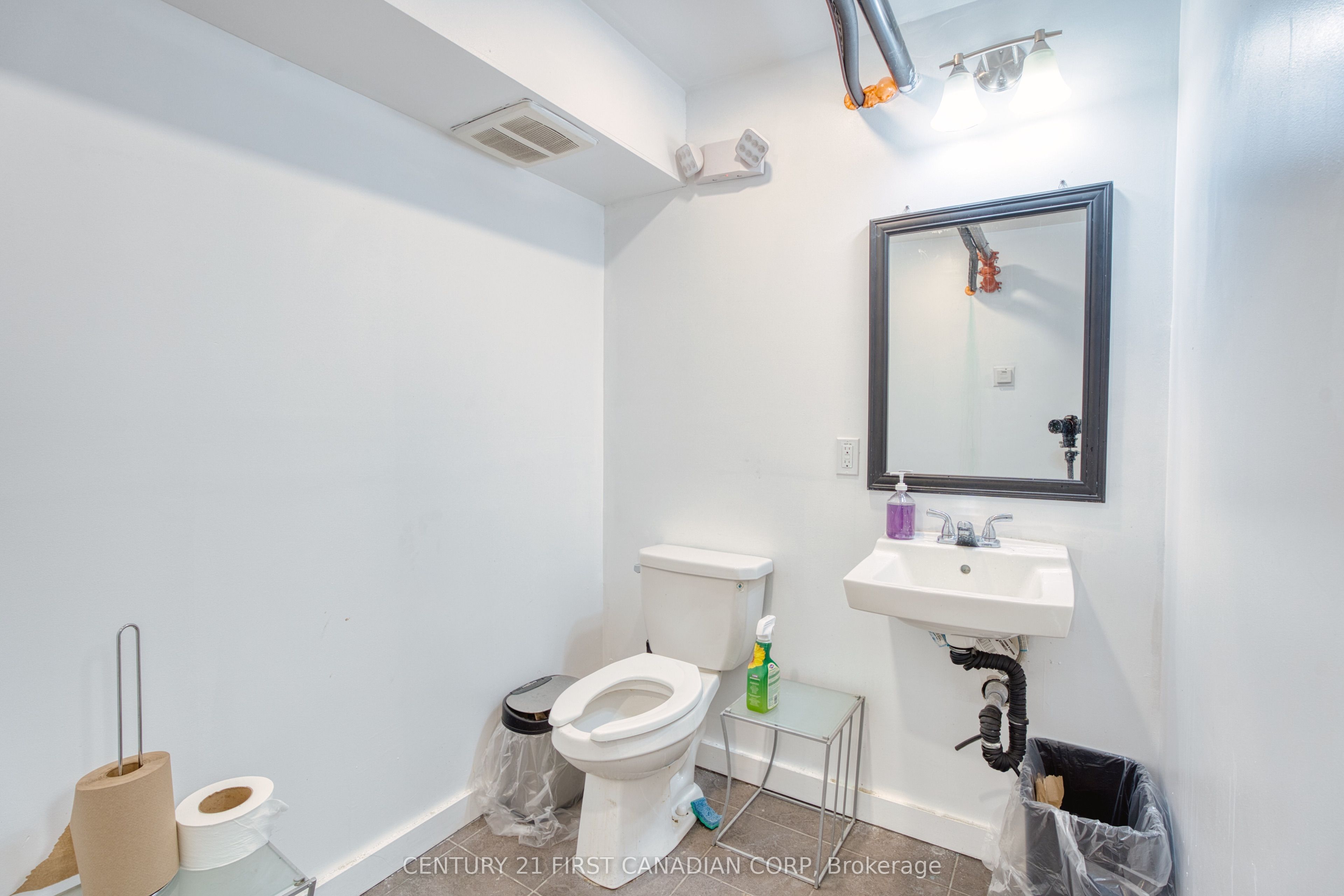 #b - 189 Dundas Street Property Photo 15