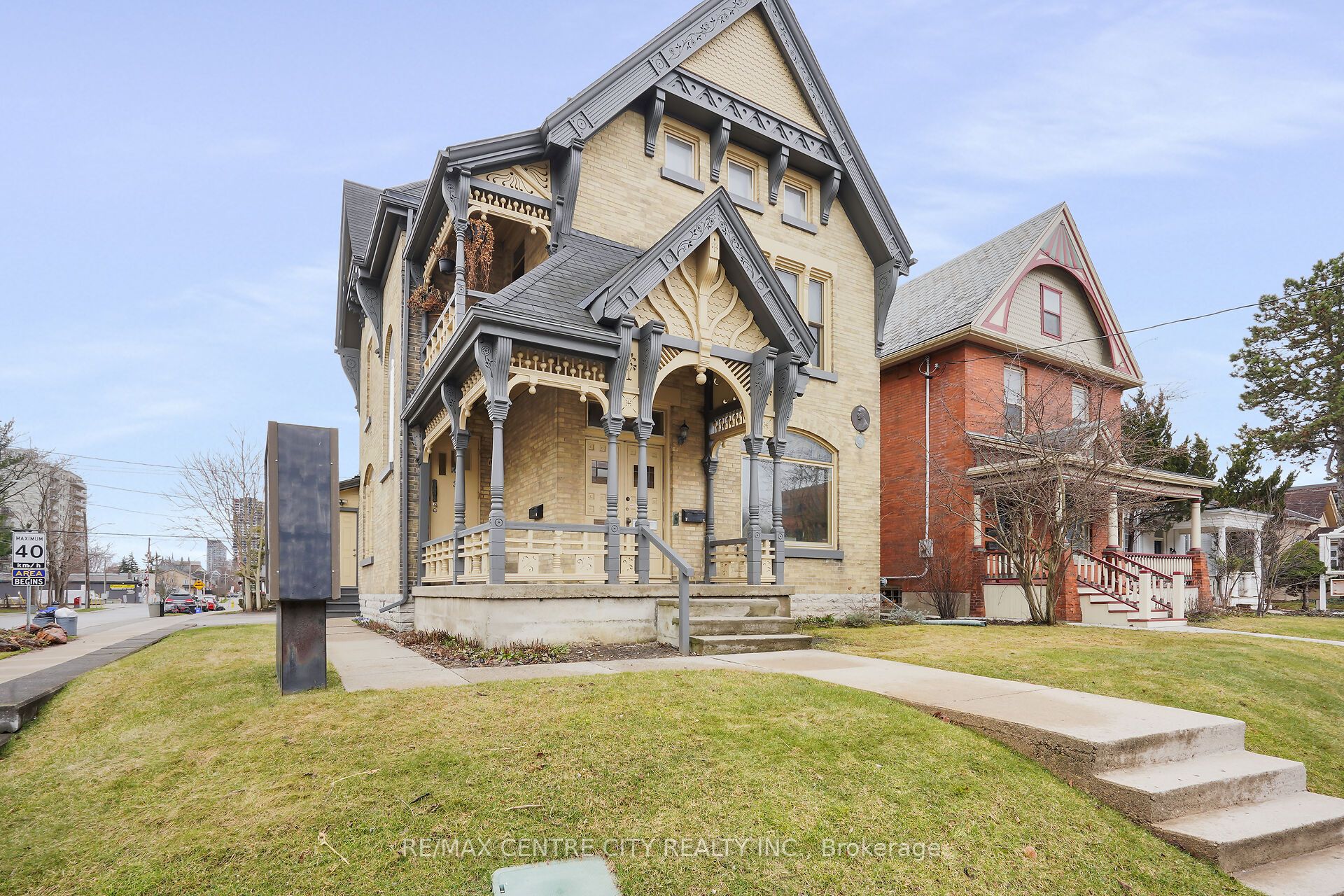 165 Oxford Street Property Photo 2