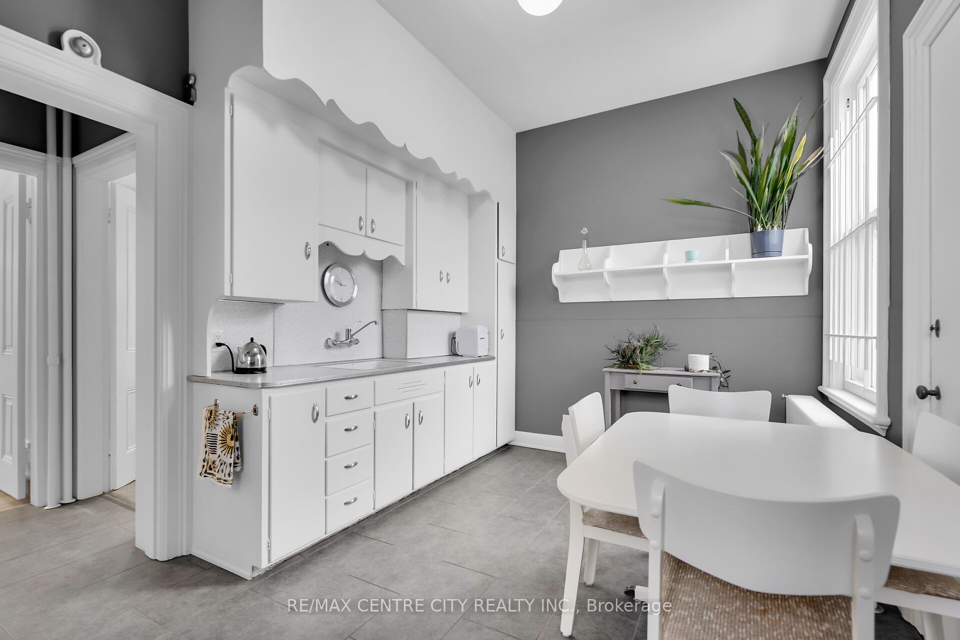 165 Oxford Street Property Photo 21