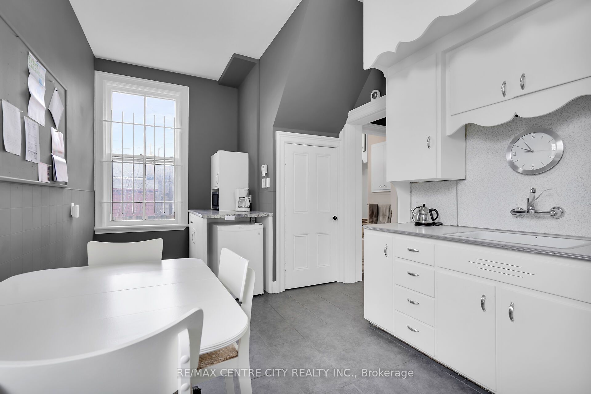 165 Oxford Street Property Photo 23