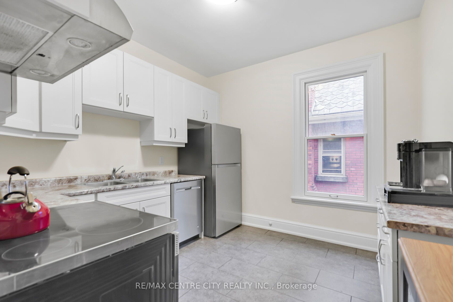 165 Oxford Street Property Photo 31