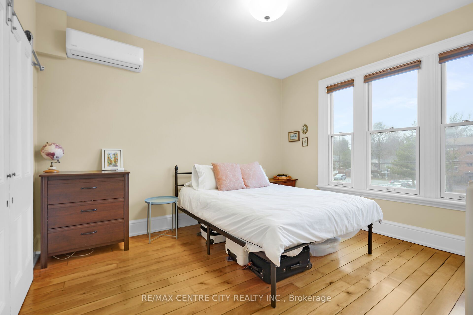 165 Oxford Street Property Photo 38