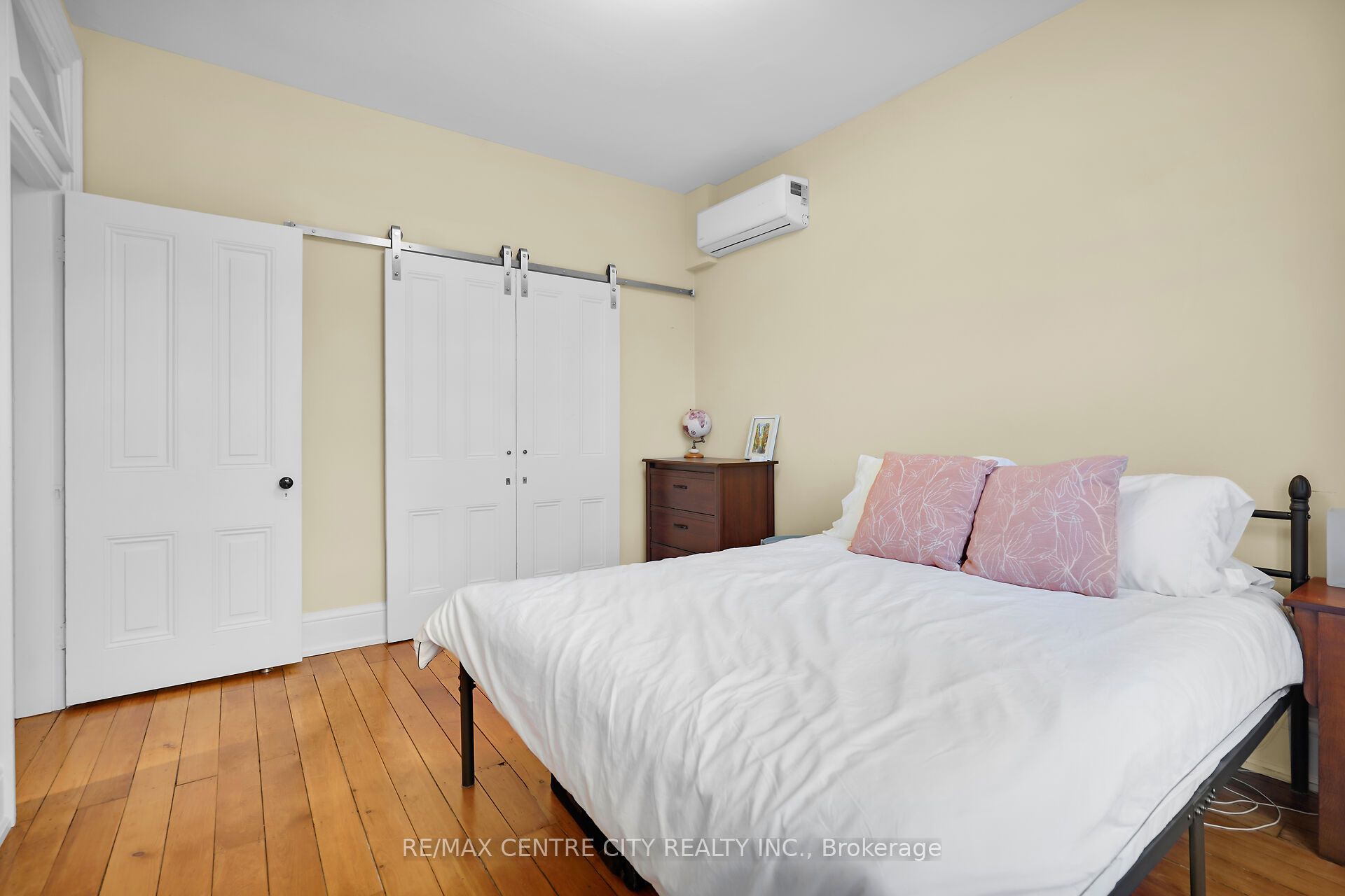165 Oxford Street Property Photo 39
