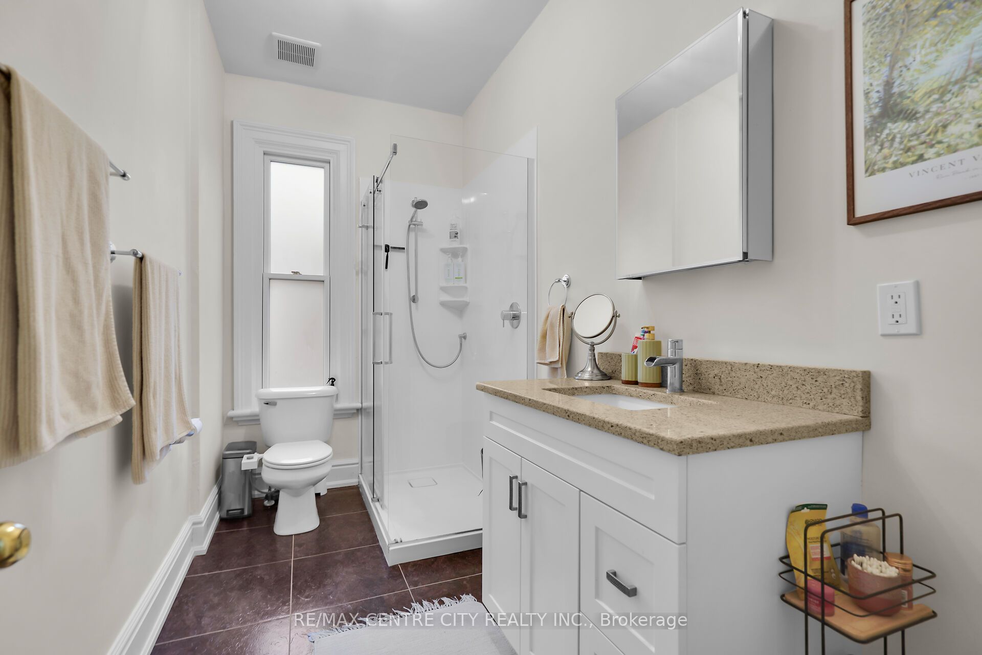 165 Oxford Street Property Photo 40