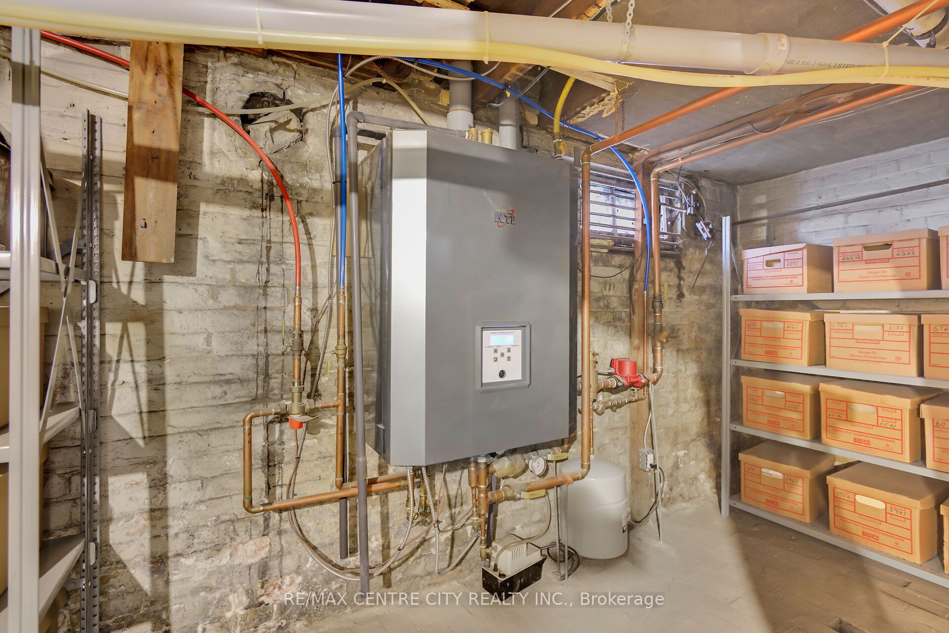 165 Oxford Street Property Photo 44