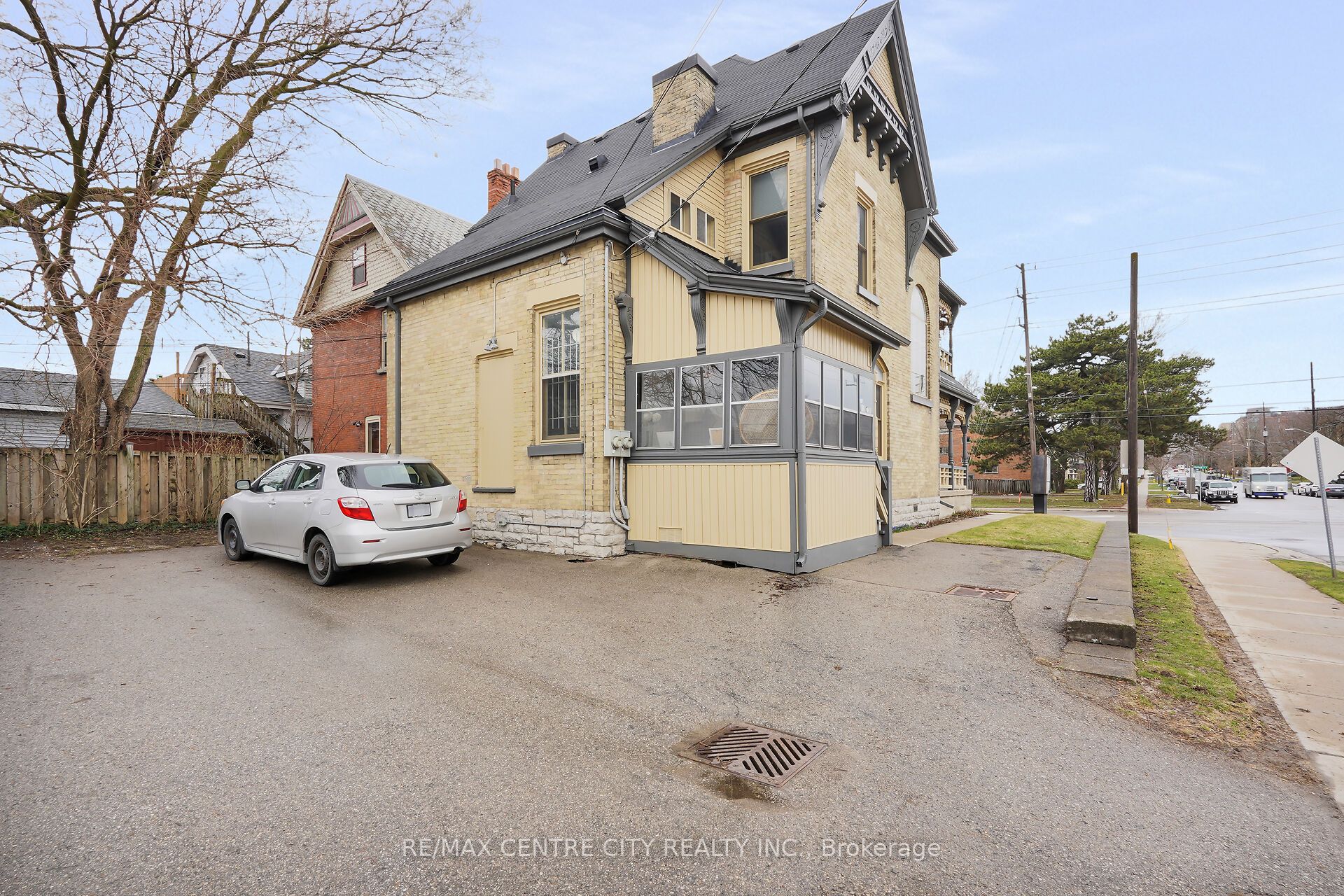 165 Oxford Street Property Photo 46