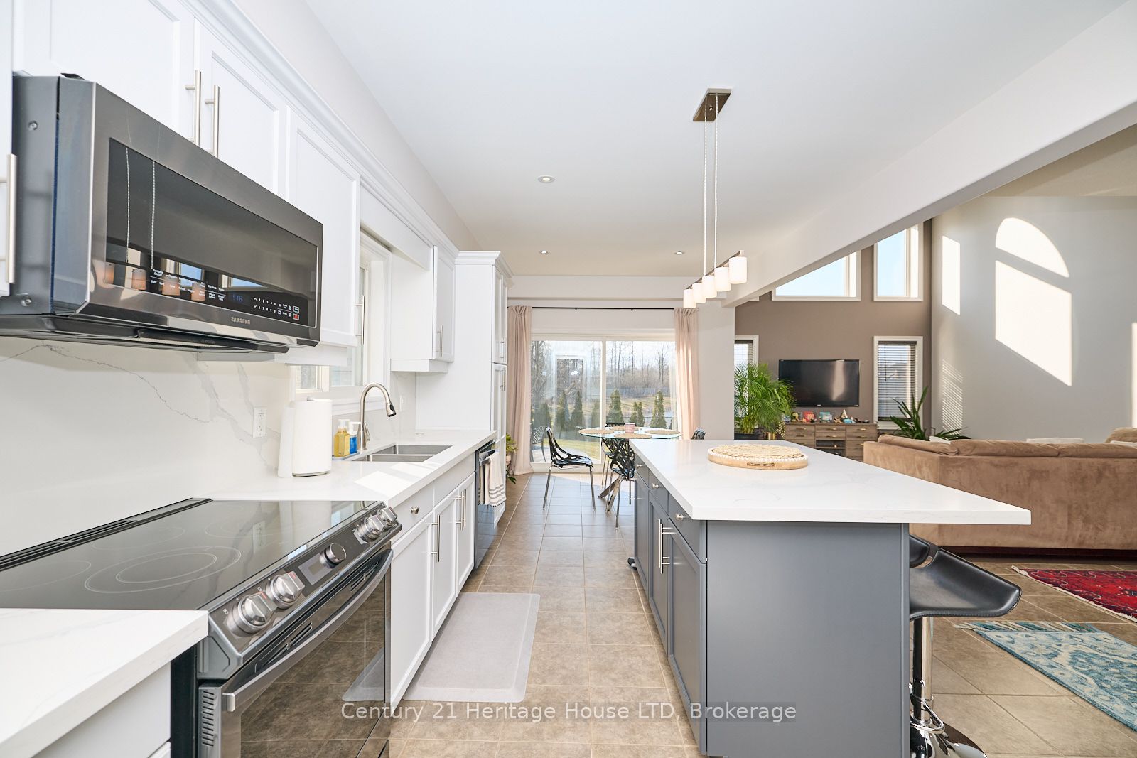 680 Brian Street Property Photo 5