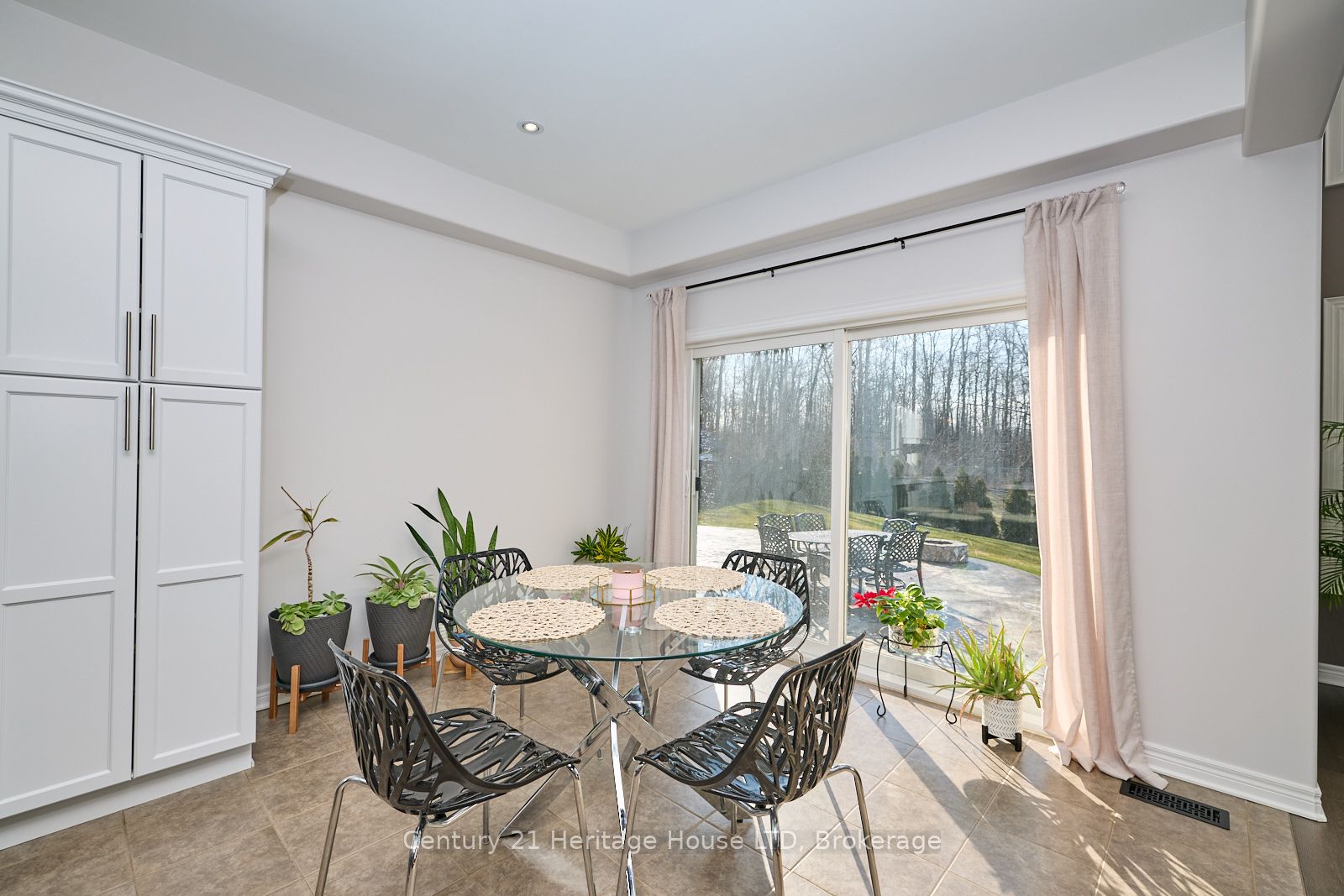 680 Brian Street Property Photo 7