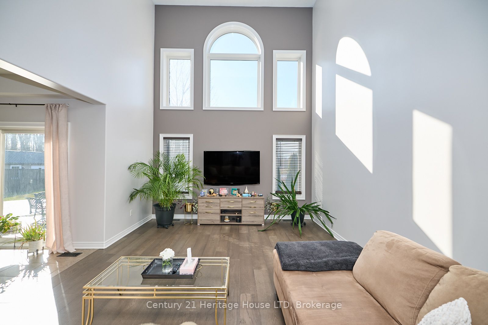 680 Brian Street Property Photo 9